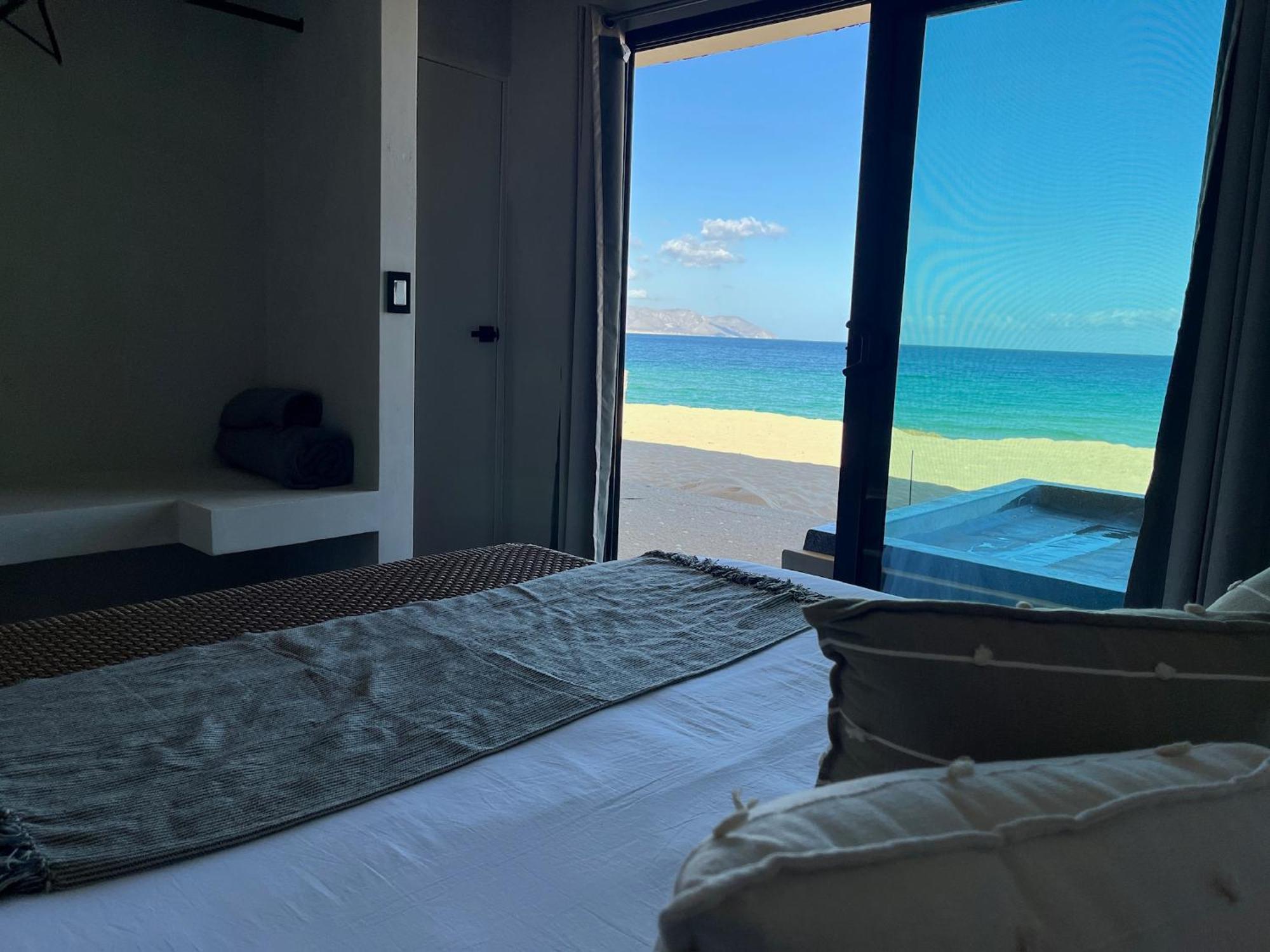 Beachfront With Jacuzzi Bahia Turquesa Apartment