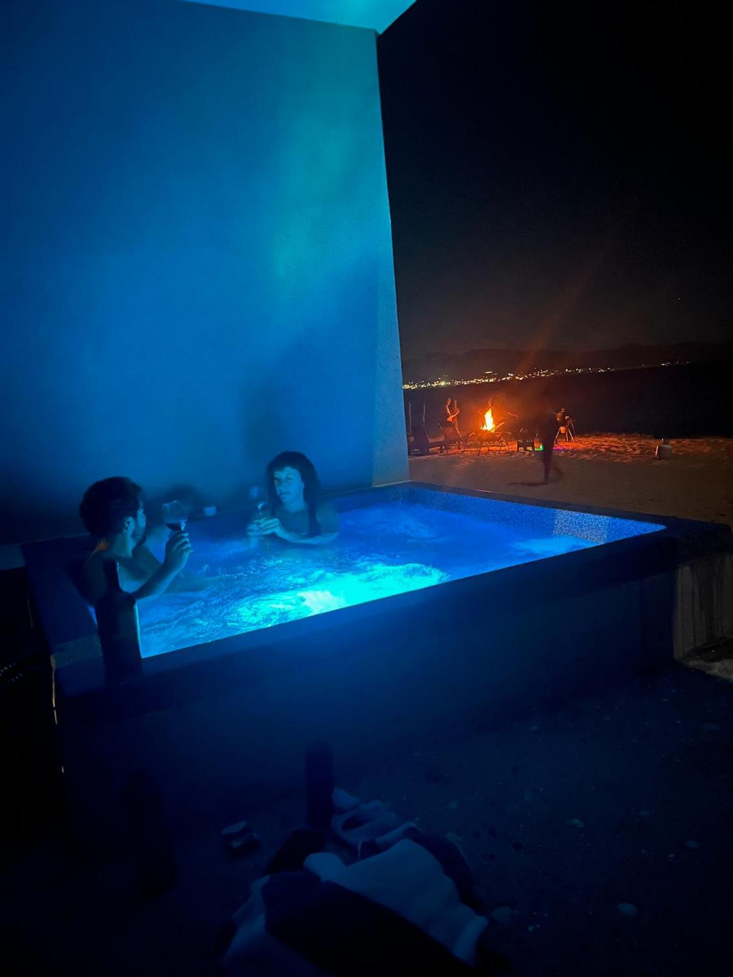 Beachfront With Jacuzzi Bahia Turquesa Apartment