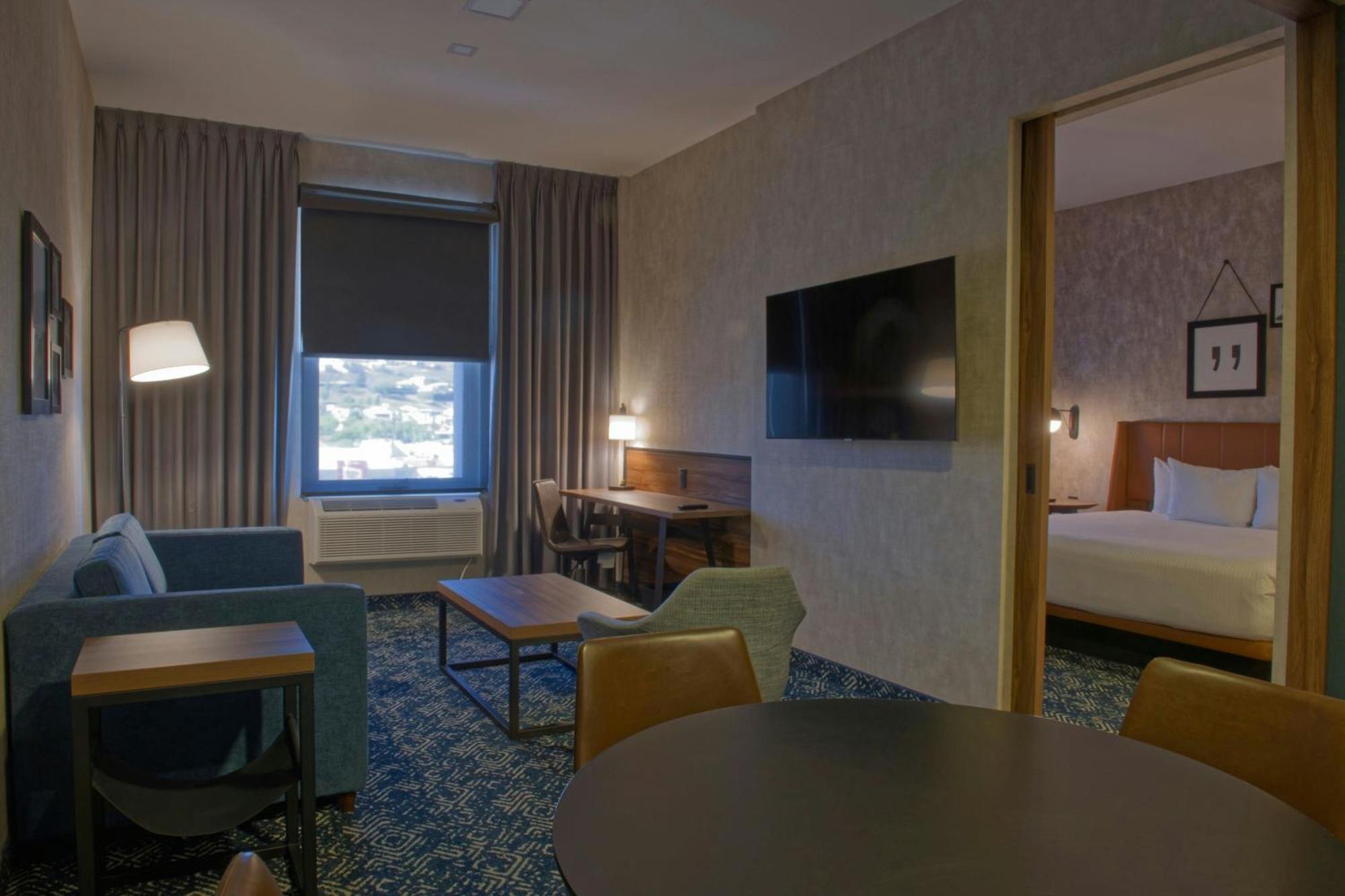 Four Points By Sheraton Uno 4*