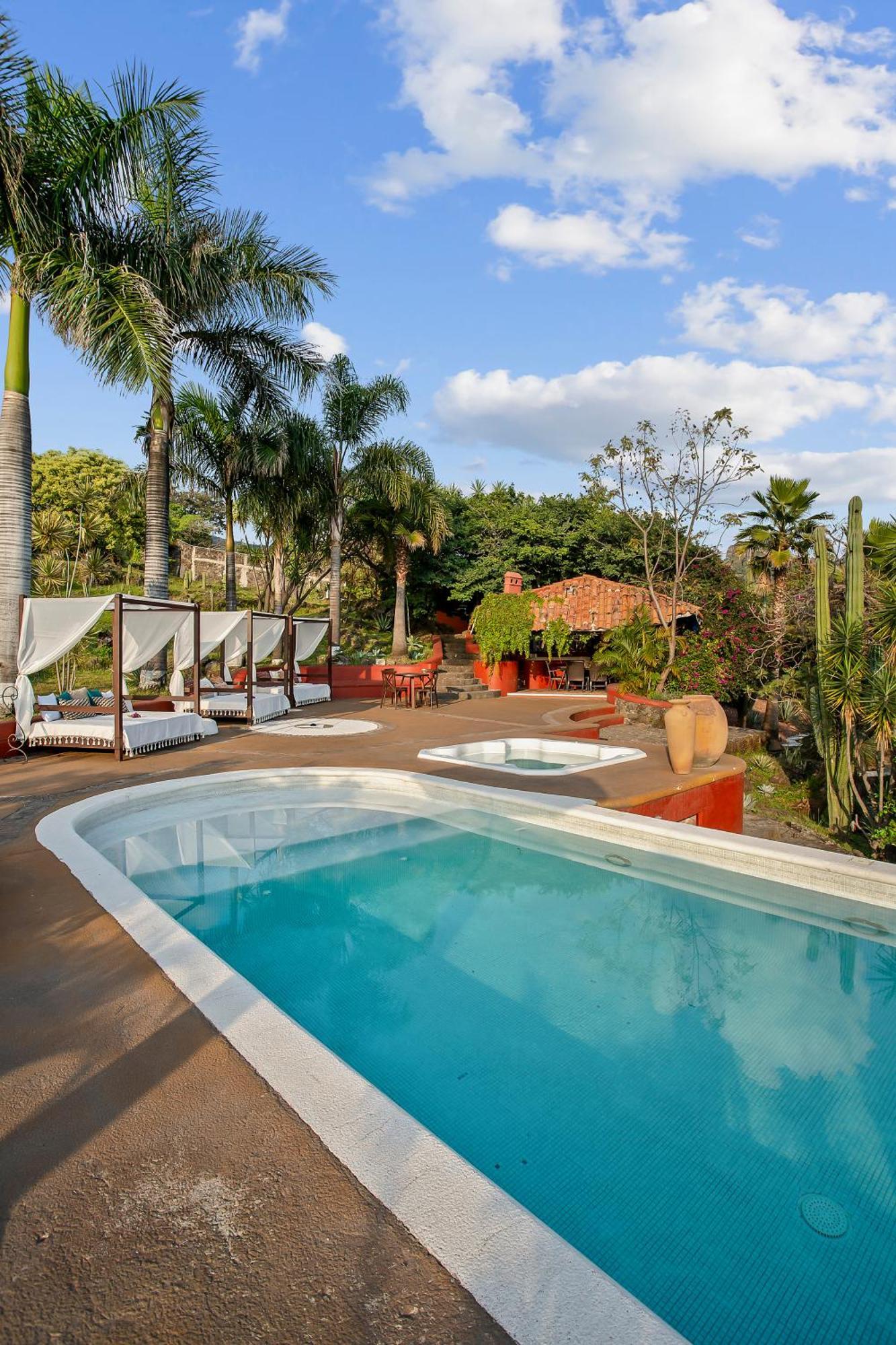Casanevo Luxury Retreat With Breathtaking Views Pool And Hot Tub On 40000 Sq Ft Holiday home