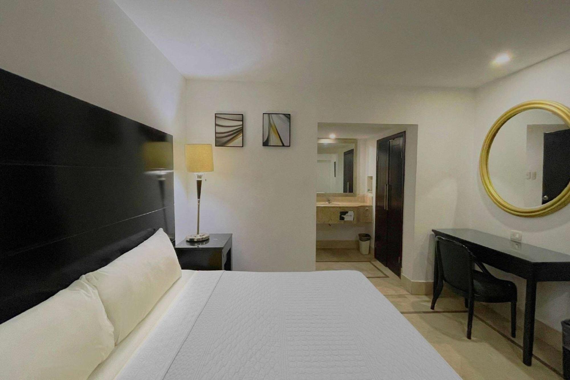 Wyndham Garden Mochis Plaza Hotel