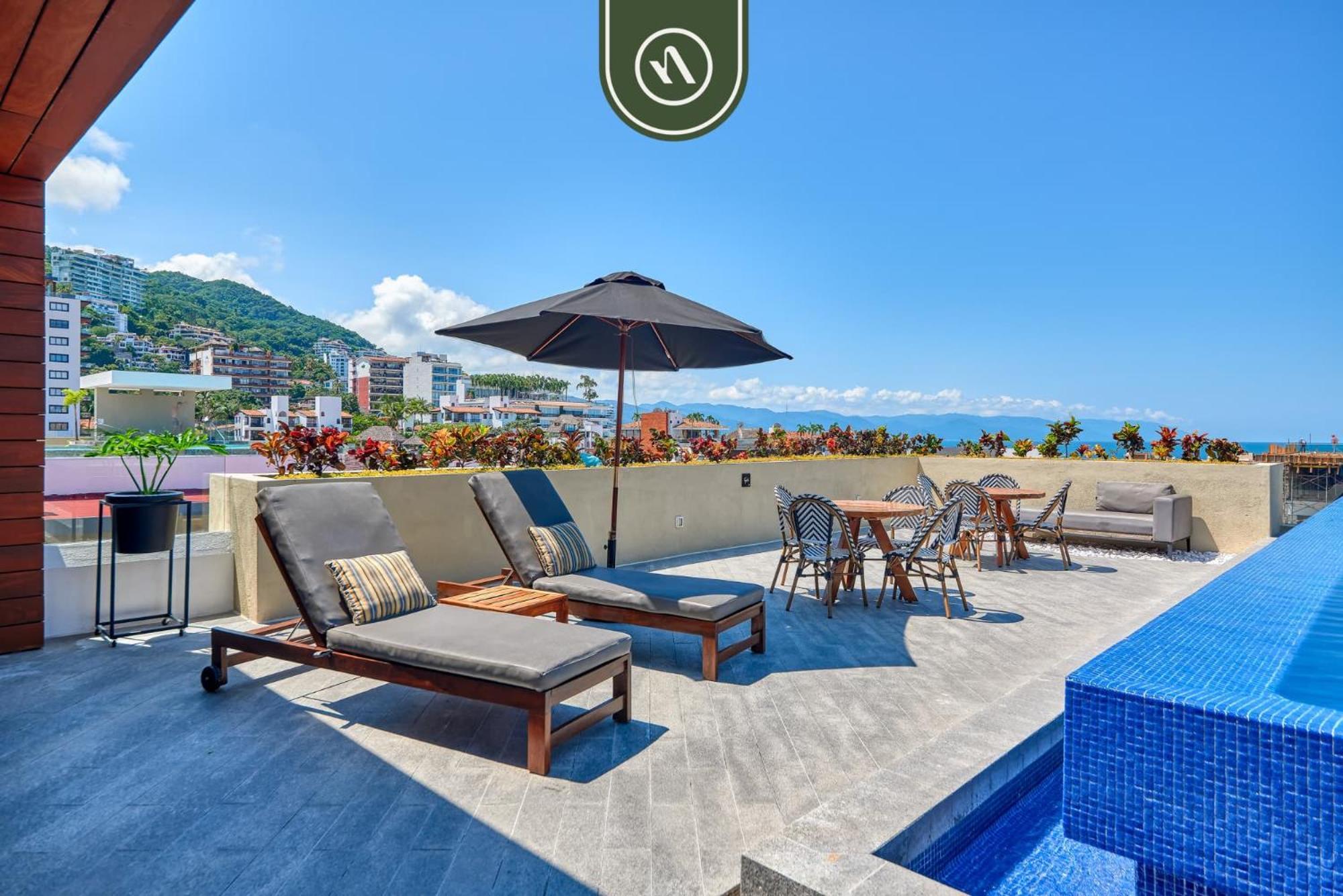 Great 2br With Rooftop Pool - Romantic Zone Apartment Puerto Vallarta