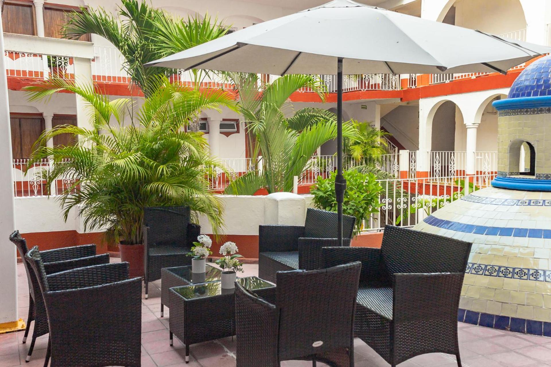 Hotel Encino Malecon Centro 3*