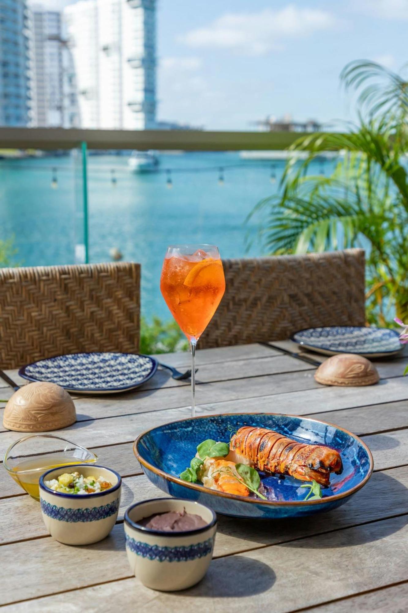 Hotel Renaissance & Marina Cancun