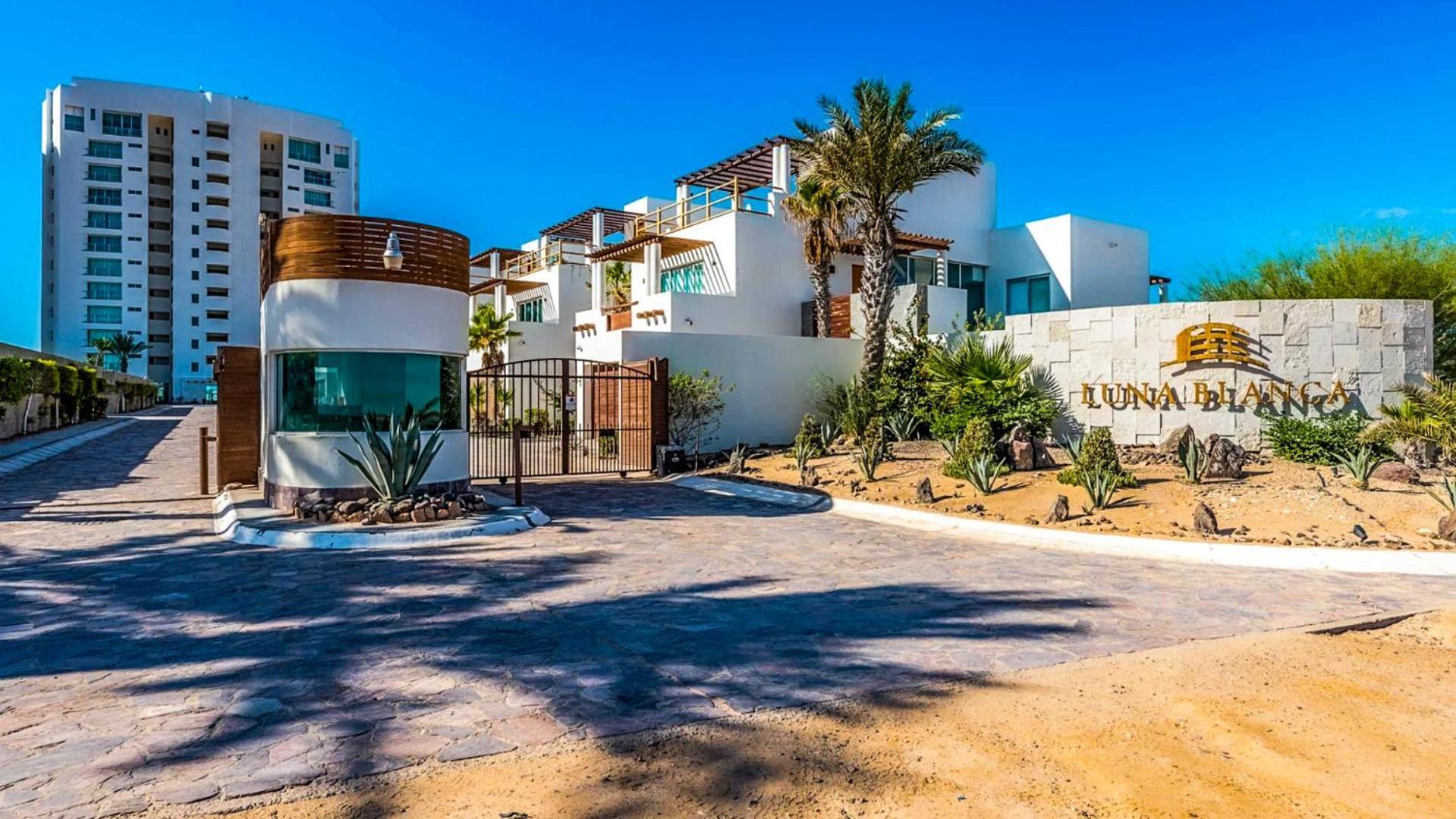 Luna Blanca Two Bedroom Unit By Kivoya *