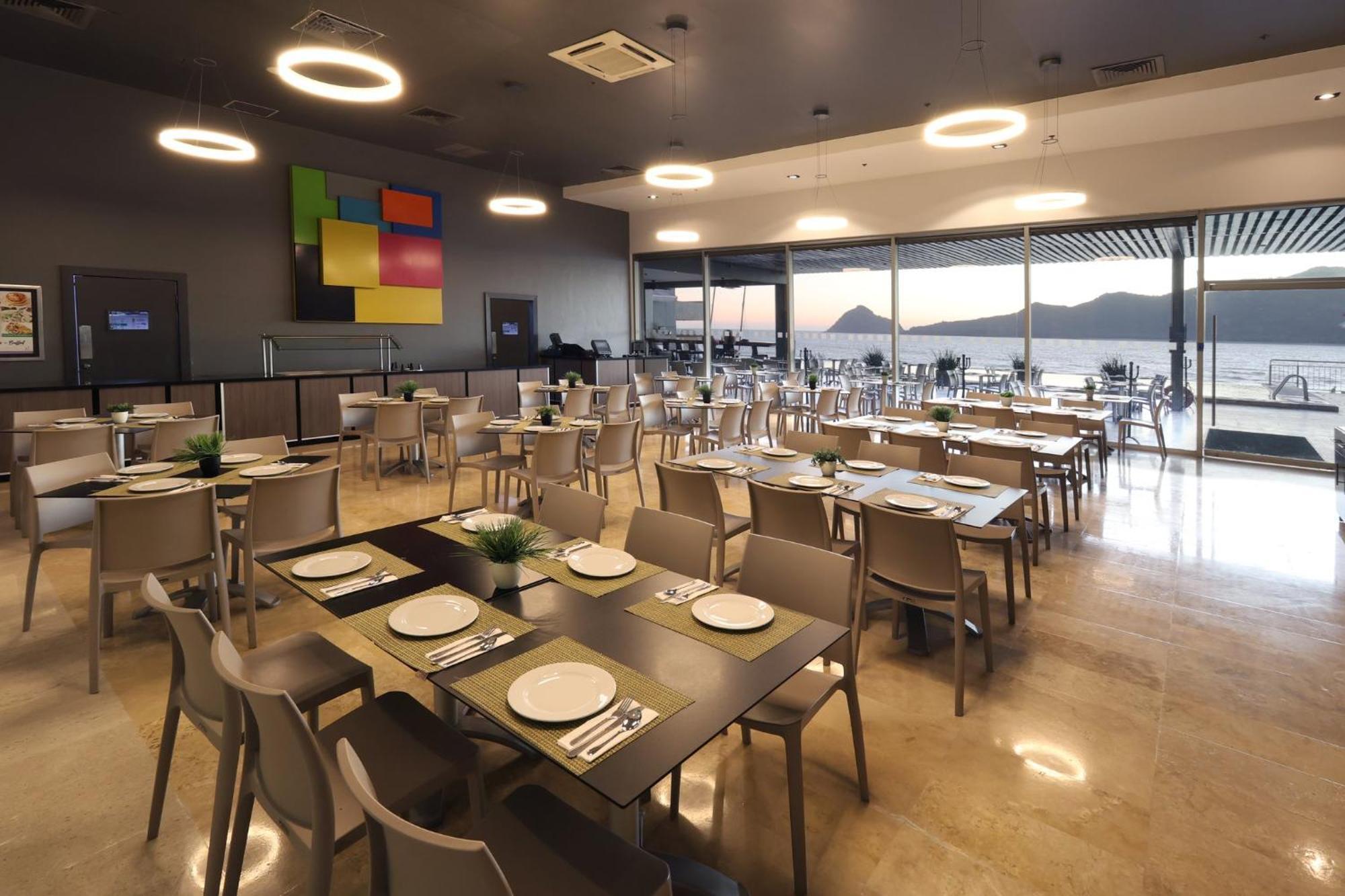 Holiday Inn Resort Mazatlan By Ihg Hotel 4*