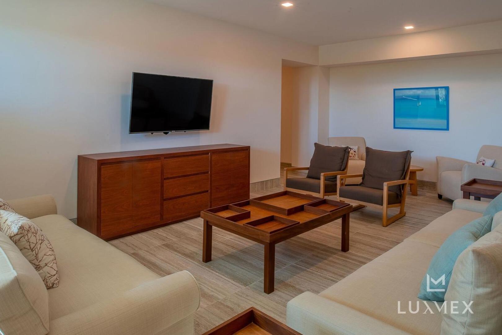 Stunning 11bd Fully Staffed, Indoor Tennis And