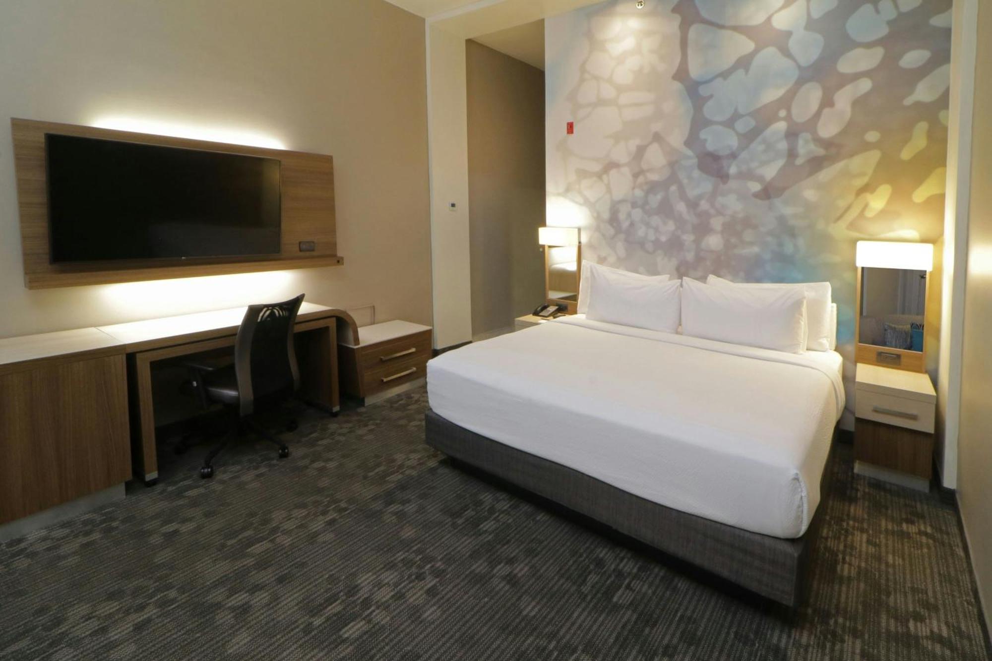 Hotel Courtyard Monterrey Airport 4*