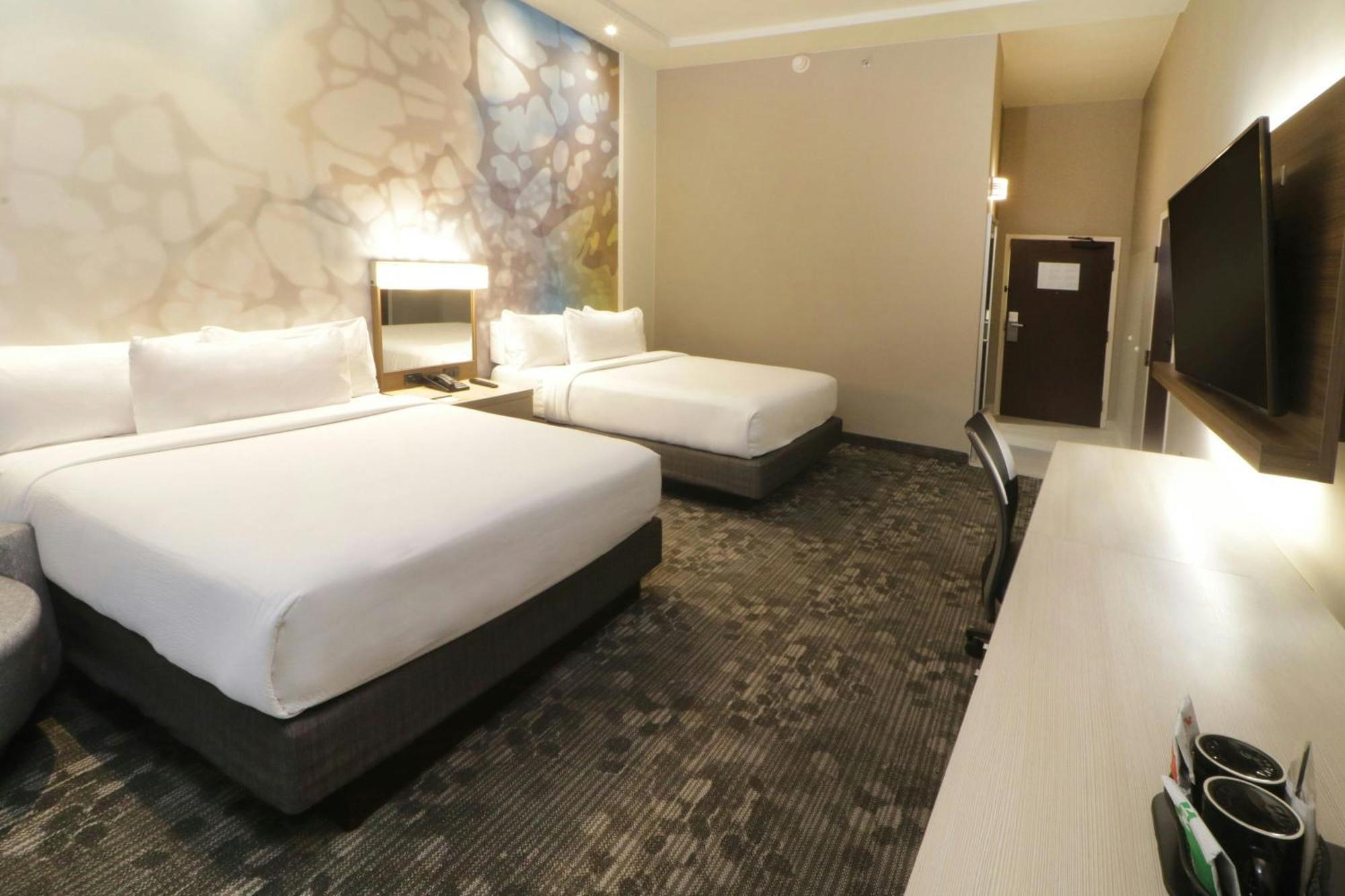 Hotel Courtyard Monterrey Airport 4*