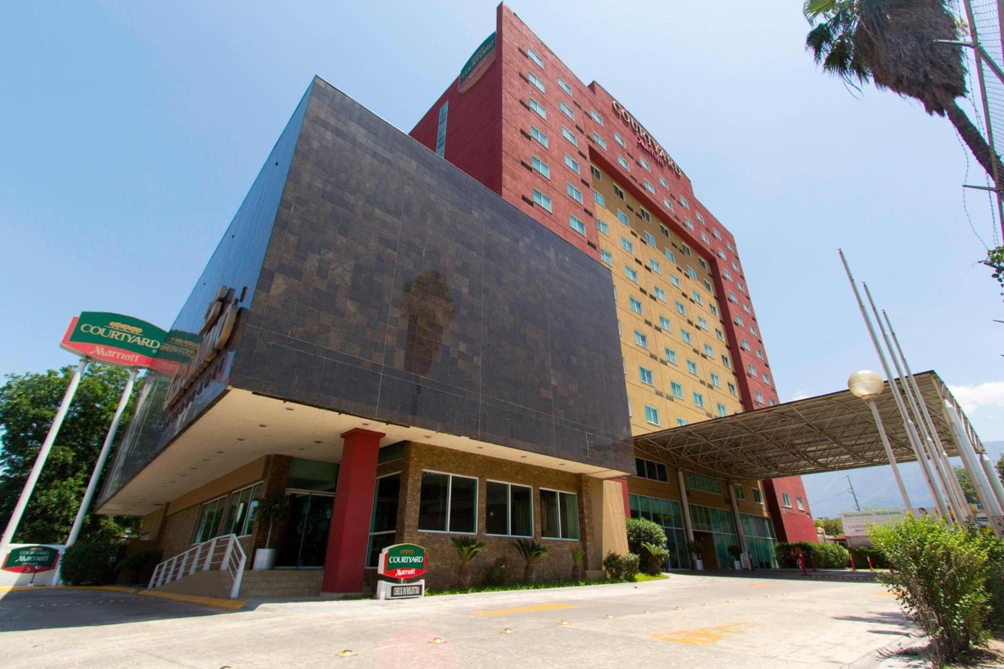 Hotel Courtyard San Jeronimo 4*