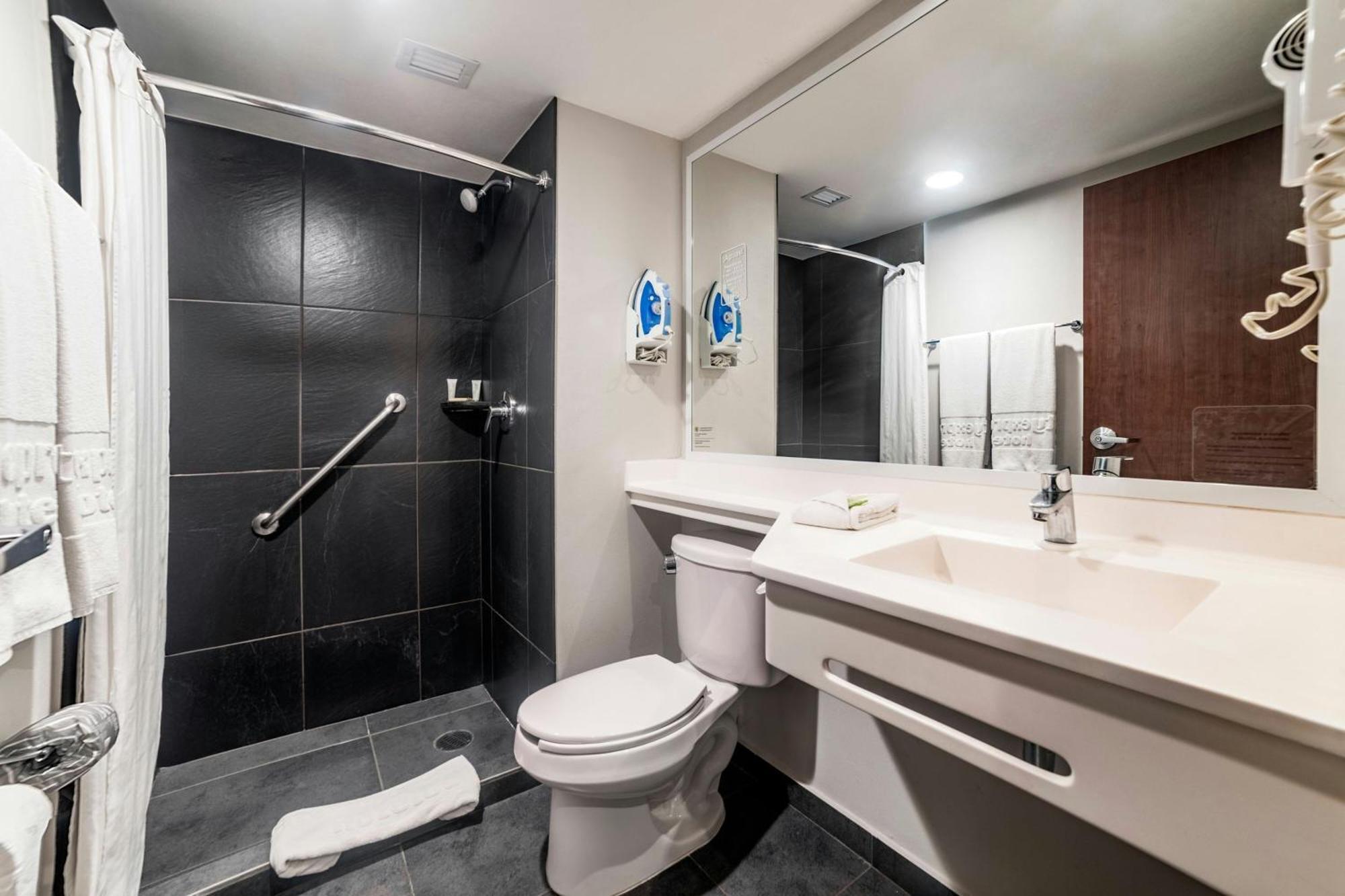 Hotel Express By Marriott Tuxpan