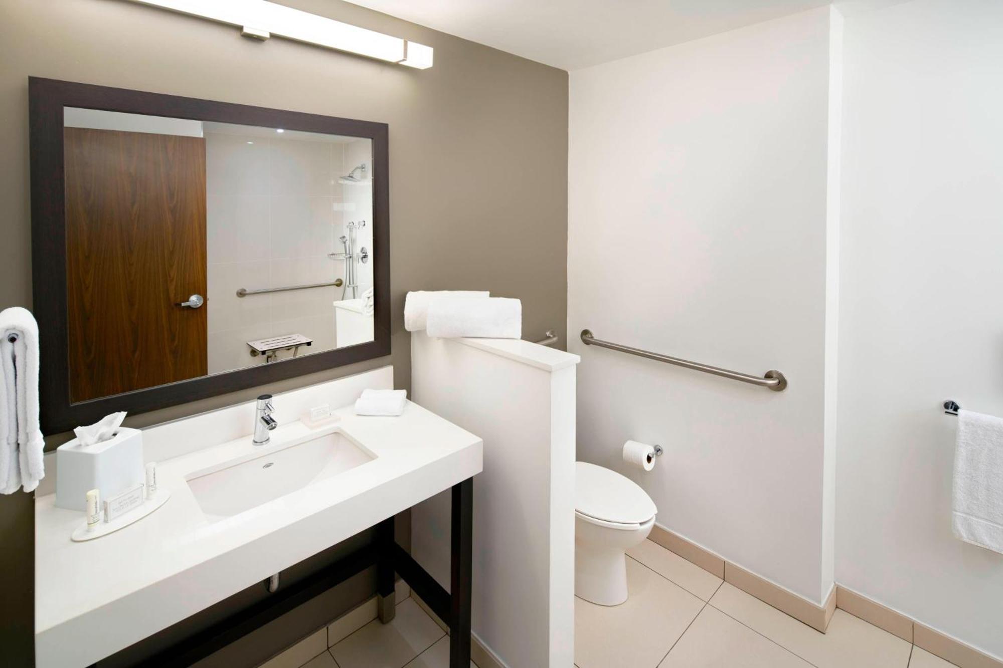 Courtyard By Marriott Hotel