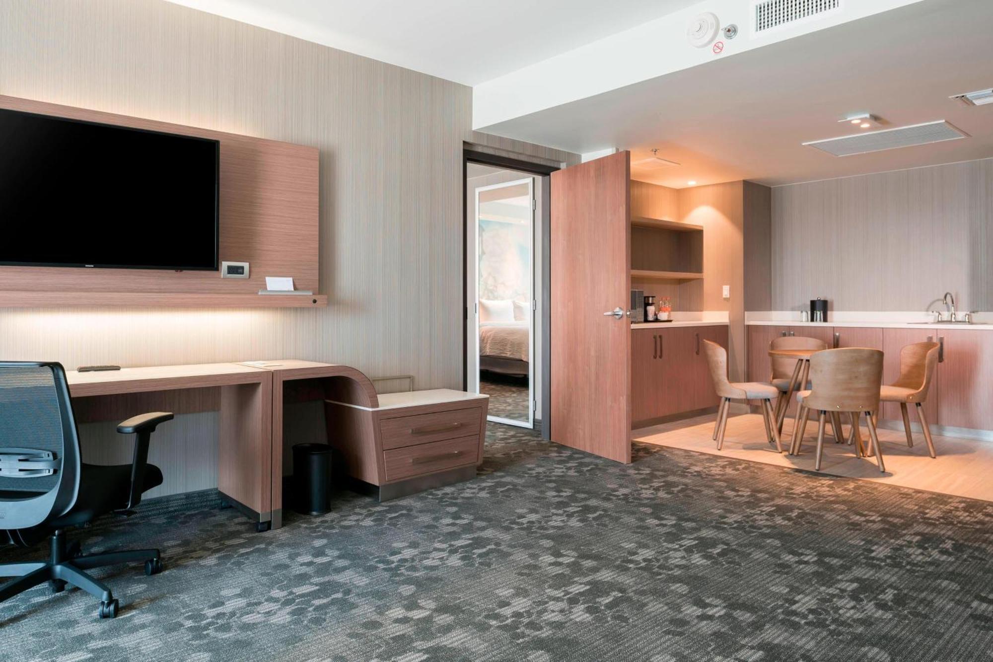 Courtyard By Marriott