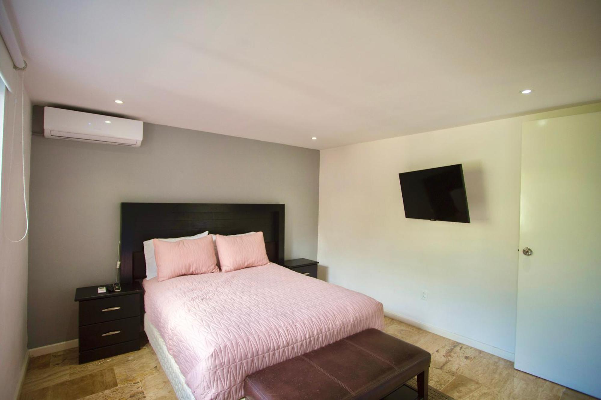 Apartment Loft With Pool - A Few Steps From The Beach!