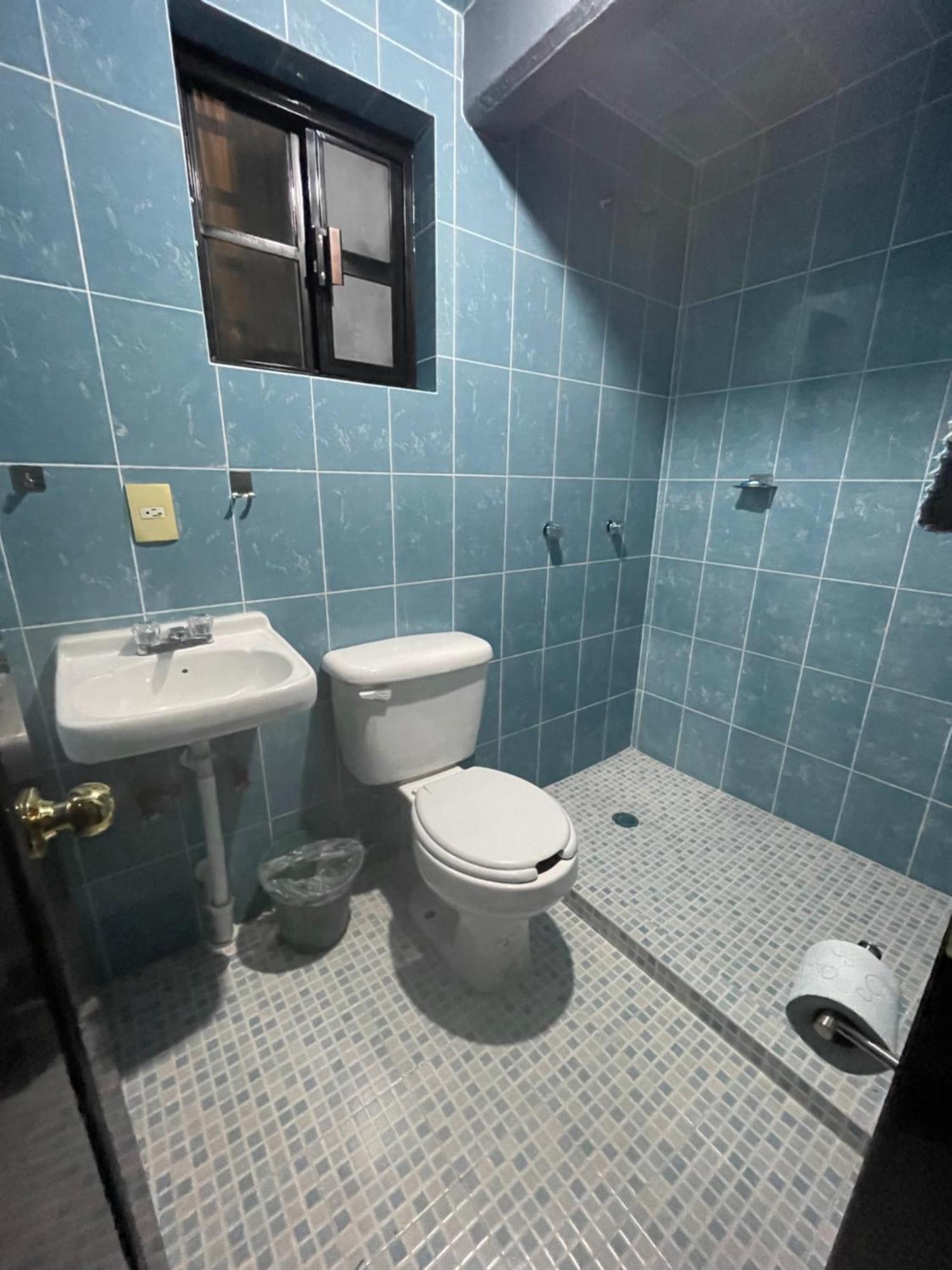 Camino Viejo Hotel *