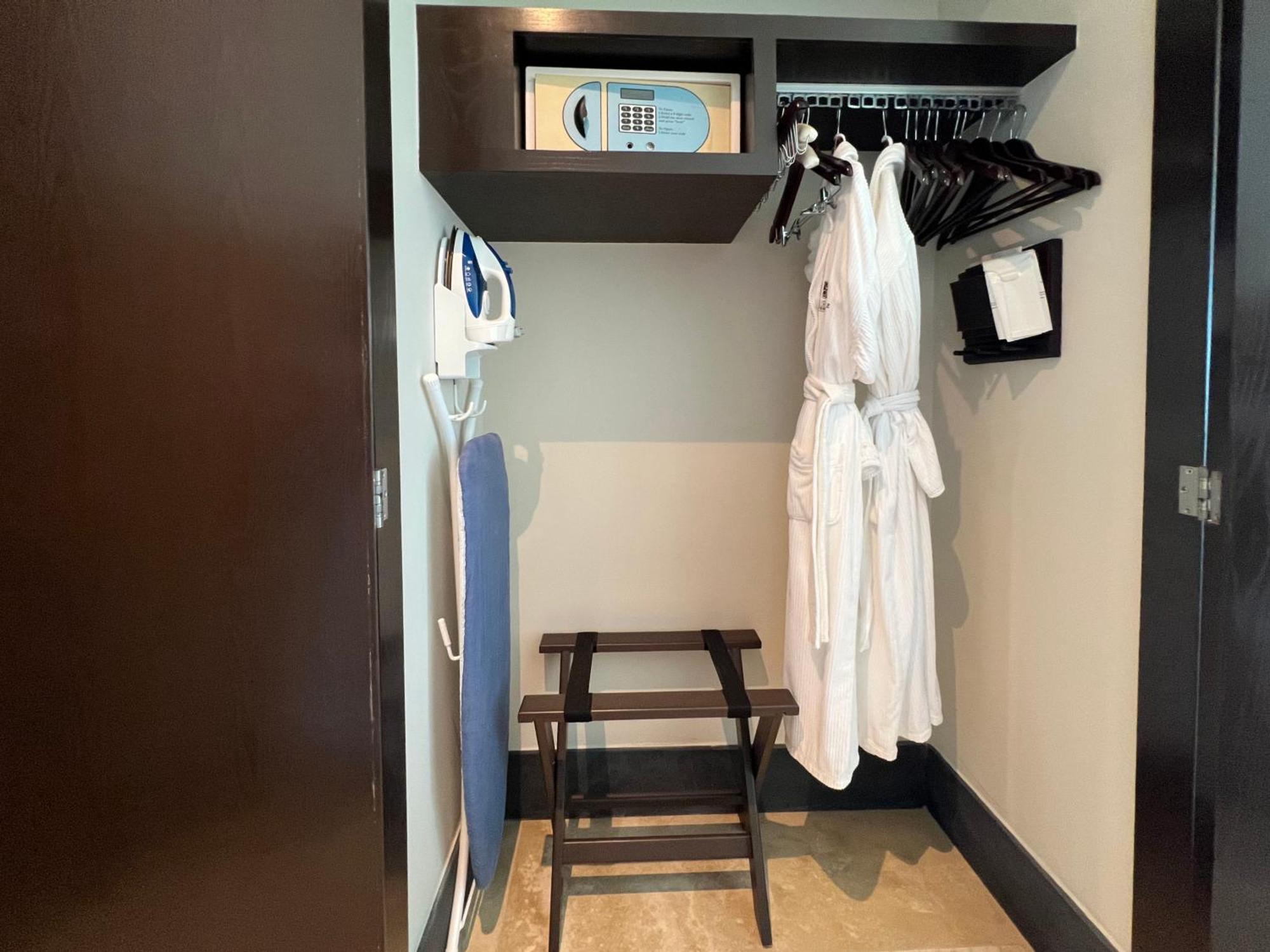 Beautiful 2 Bedroom *