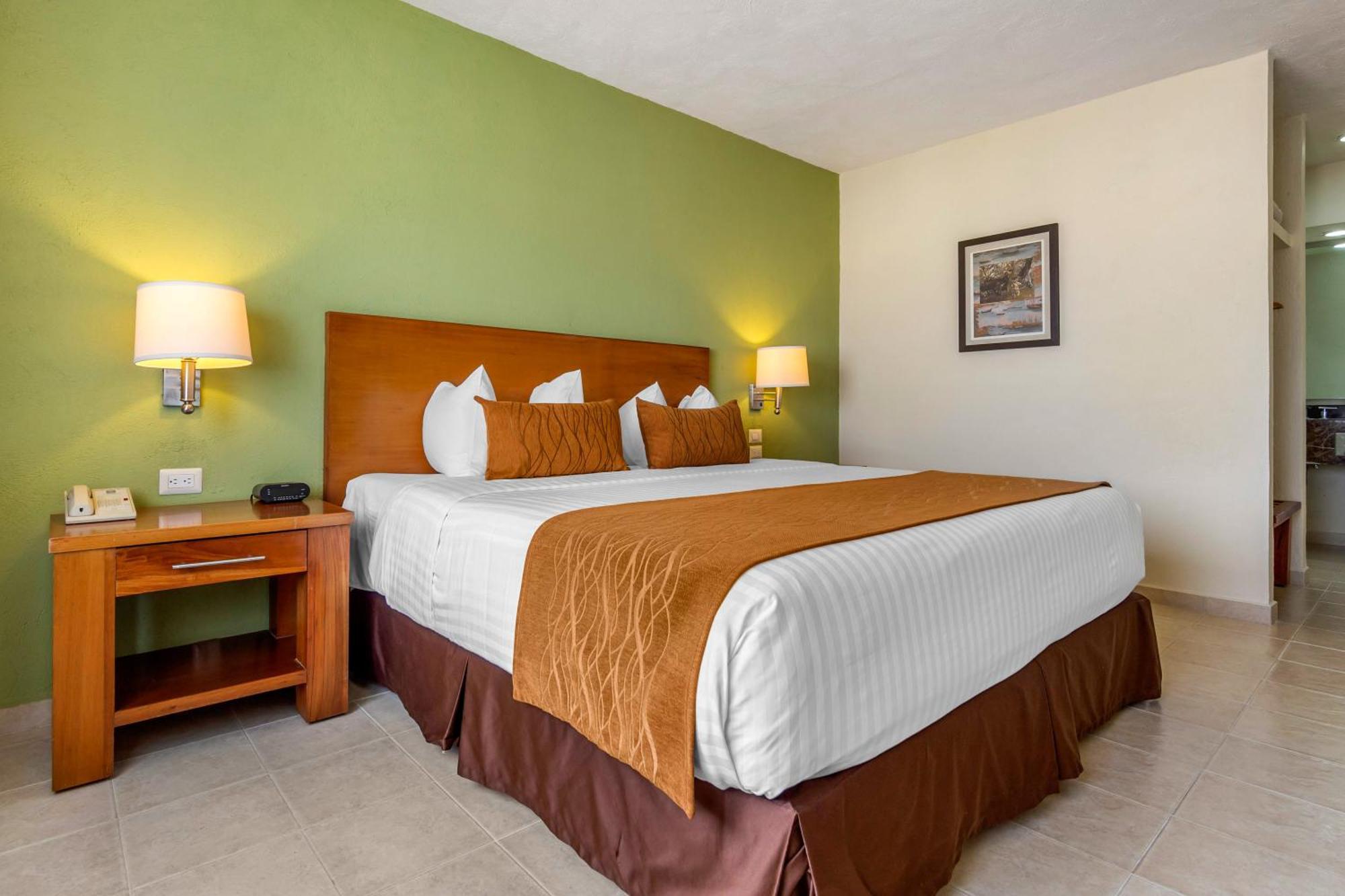 Comfort Golfside & Marina Inn 4*