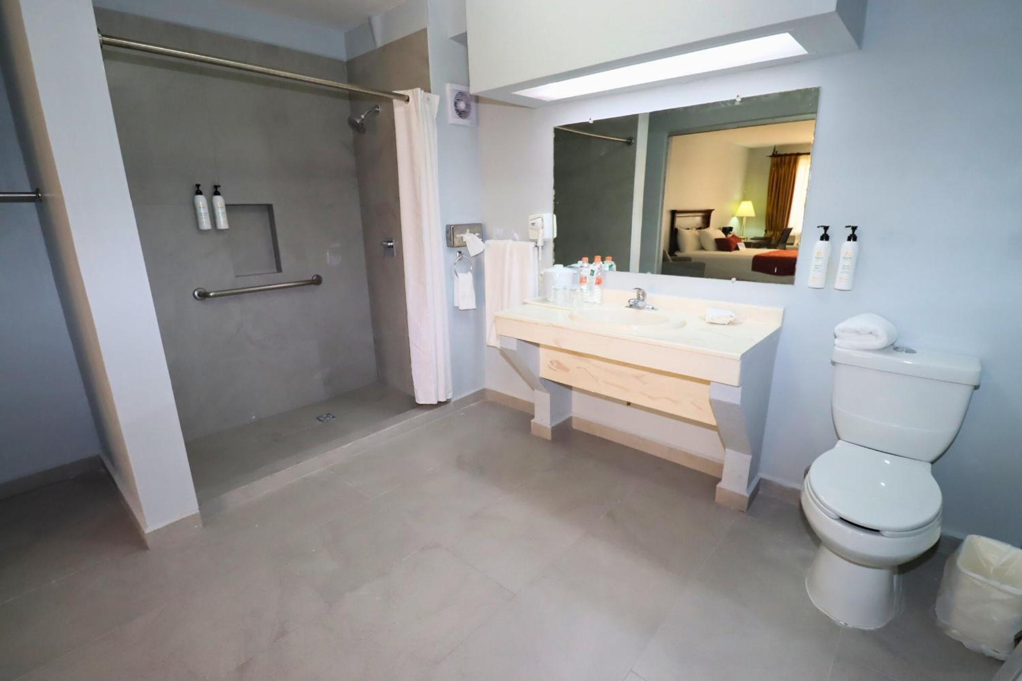 Quality Inn 4*