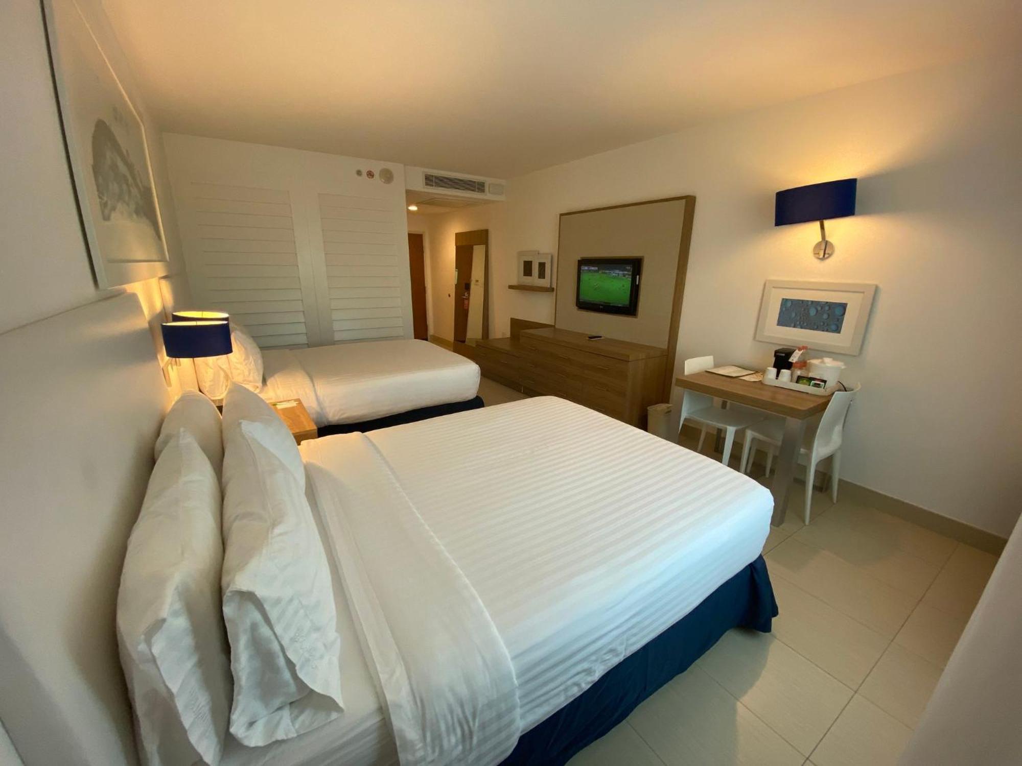 Hotel La Isla By Ihg 4*