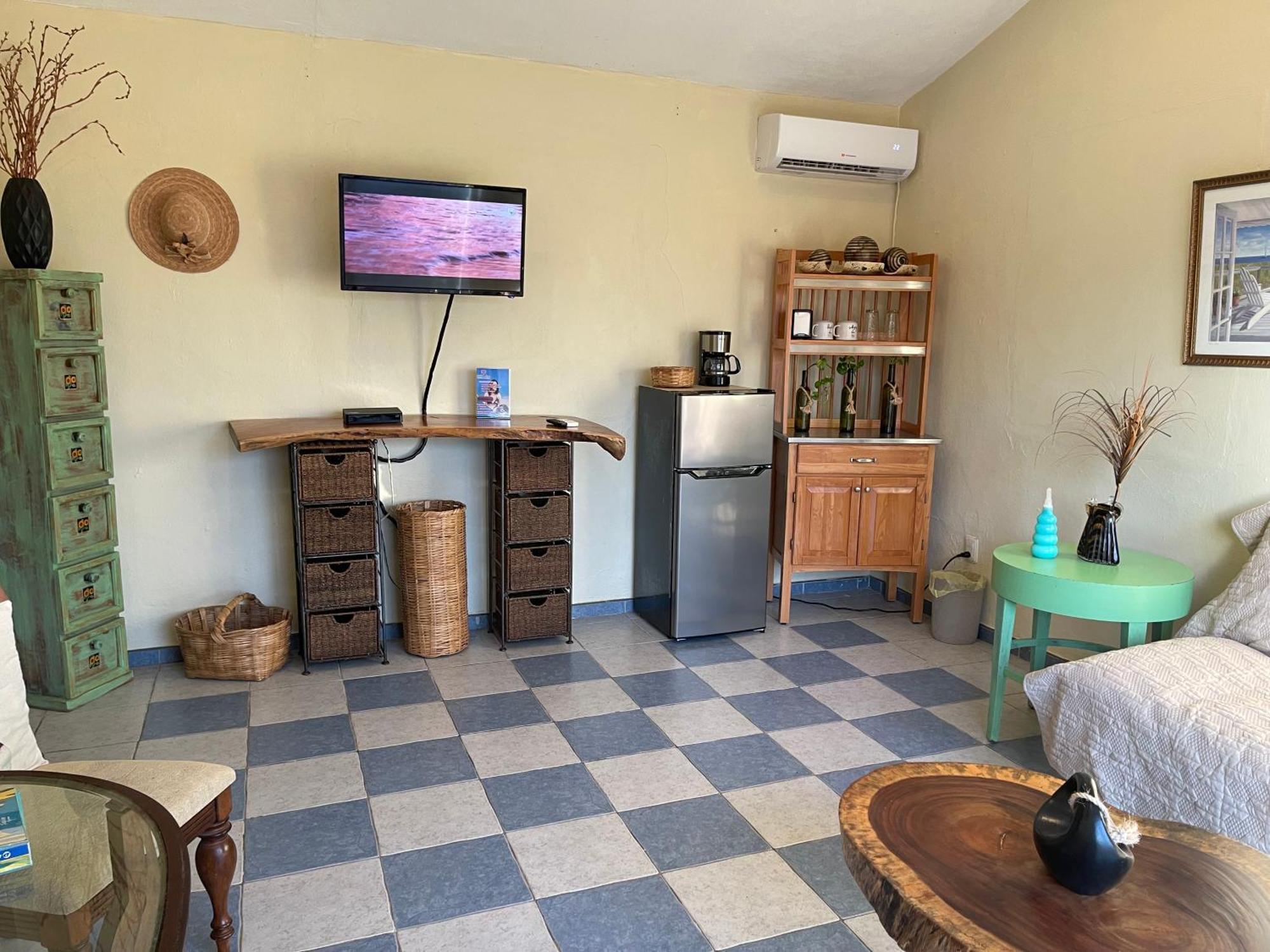 Bremar 85 Private Place - Adults Only Homestay