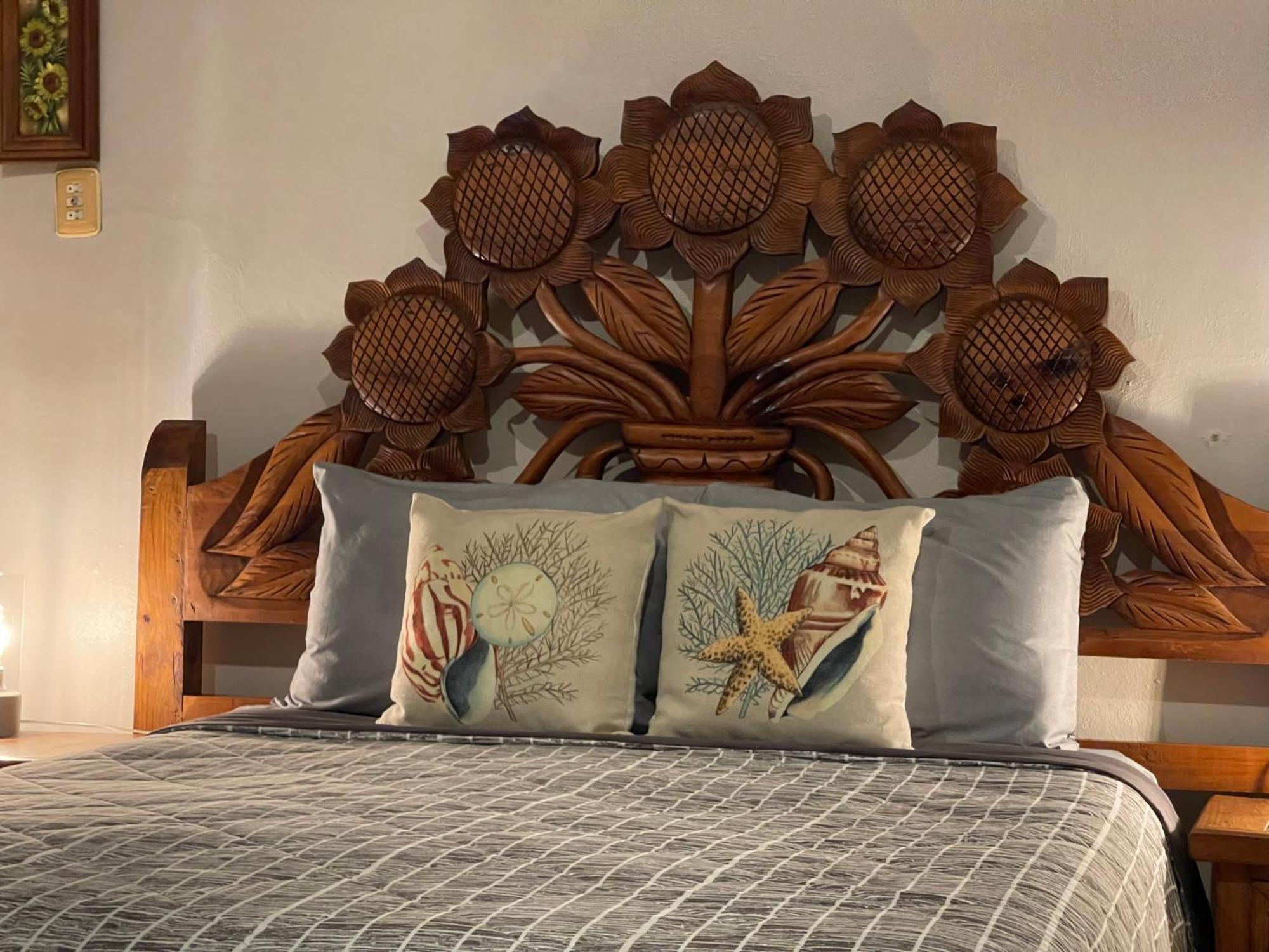 Bremar 85 Private Place - Adults Only Homestay