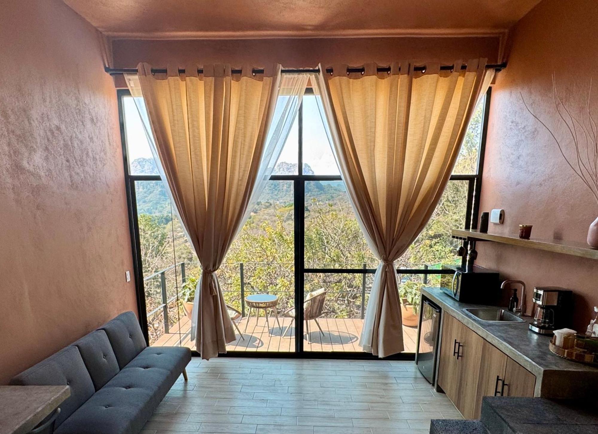 Amara Lodge *