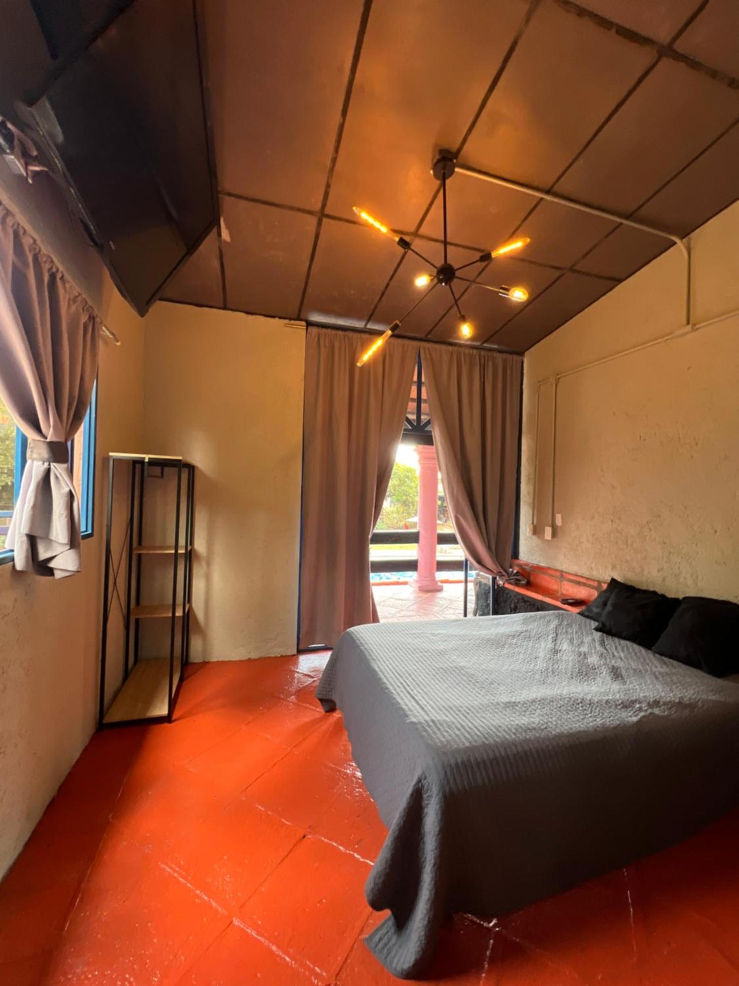 Sampaz Hotel *