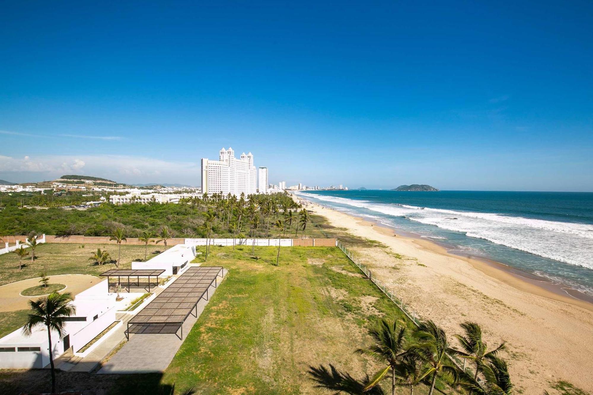 Elegant At Playa Brujas With Ocean View Apartment