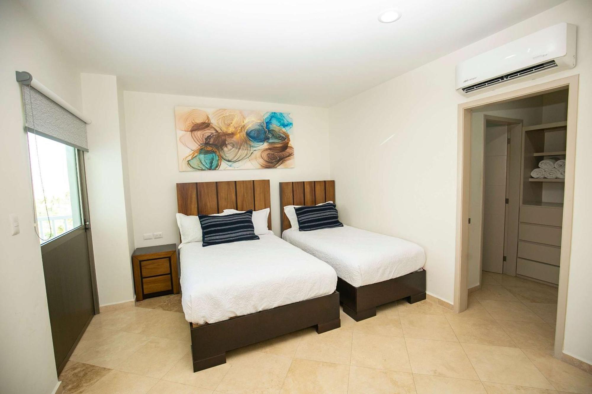 Elegant At Playa Brujas With Ocean View Apartment