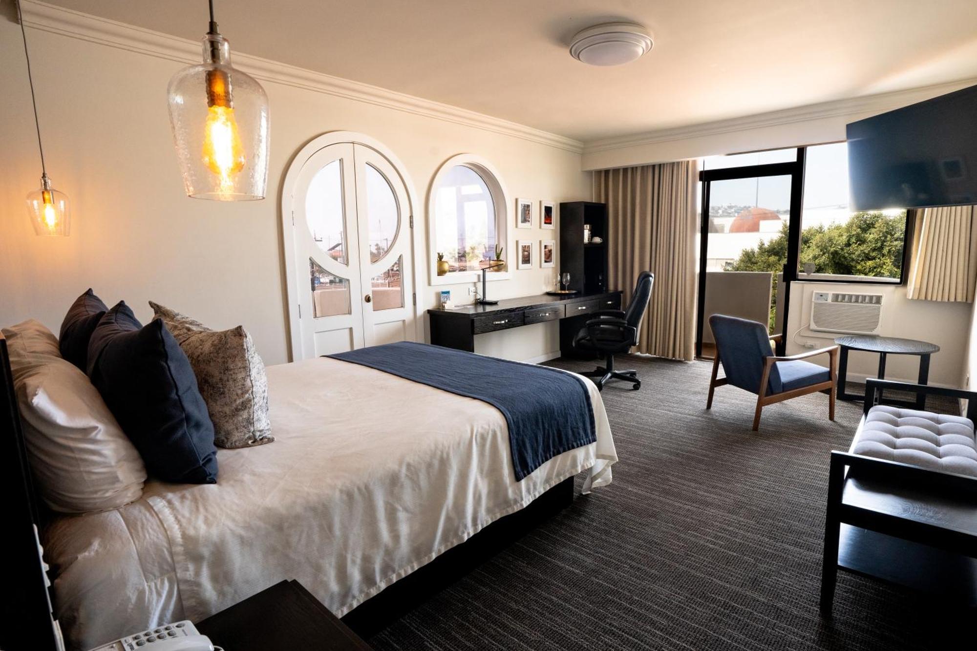 & Hostel Ensenada