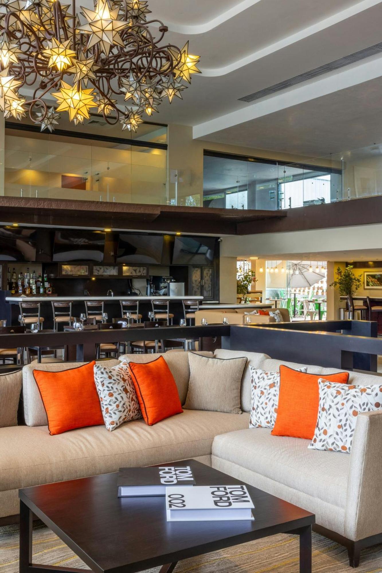 Courtyard Airport Hotel