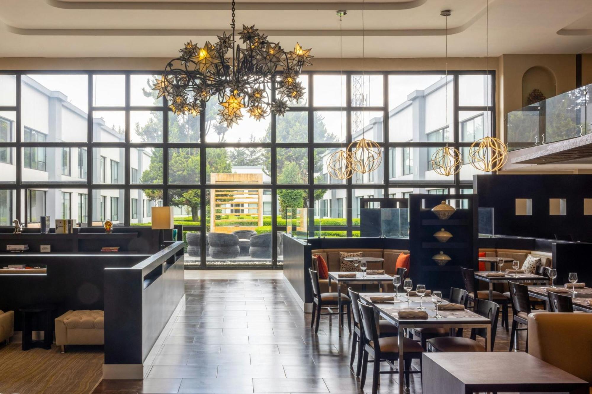 Courtyard Airport 4*