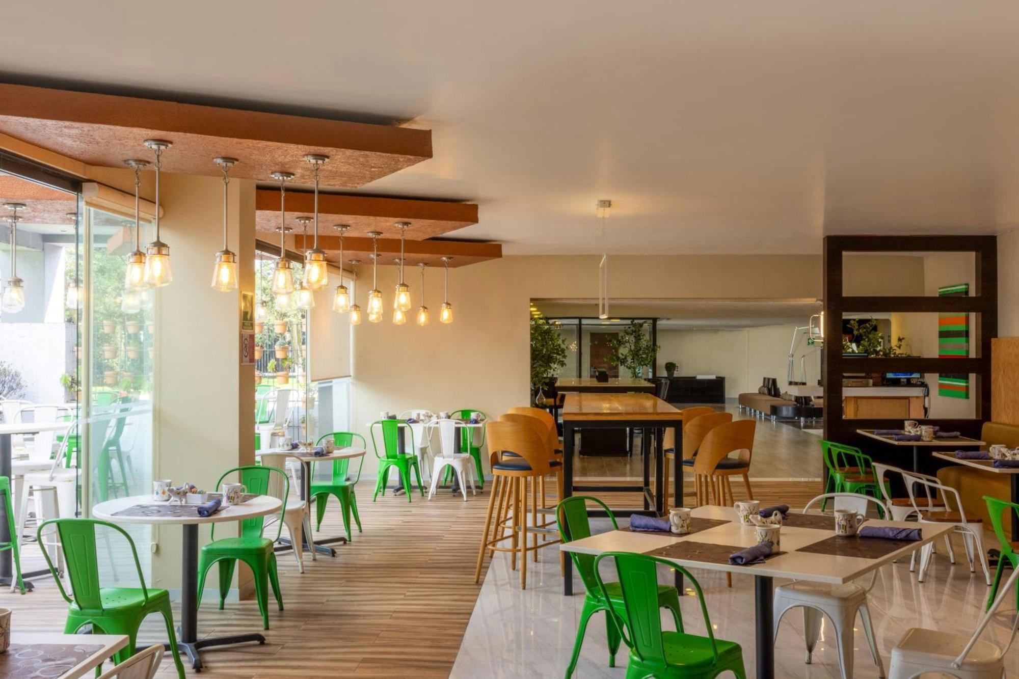 Hotel Courtyard Airport 4*