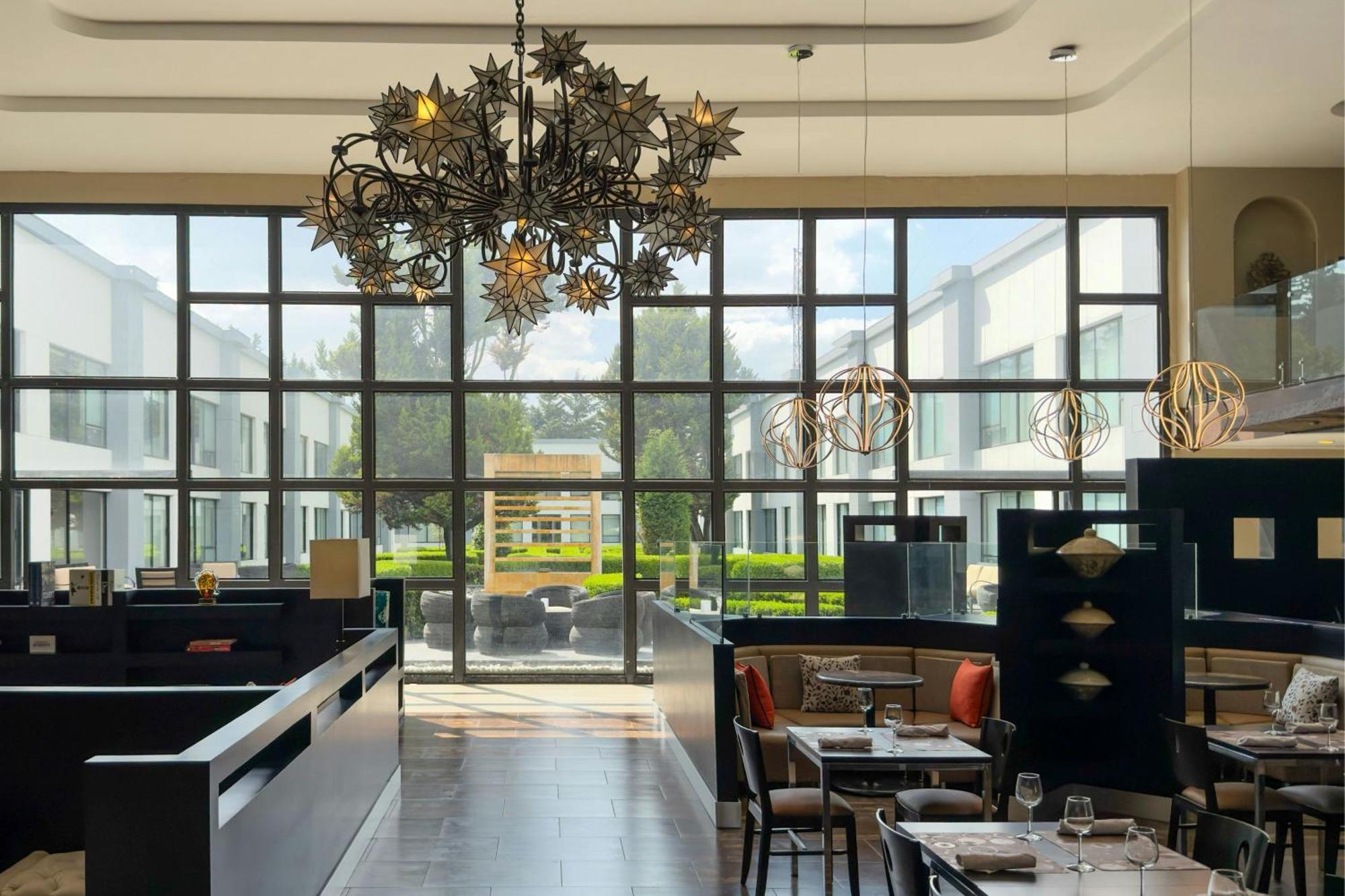 Courtyard Airport Hotel Toluca
