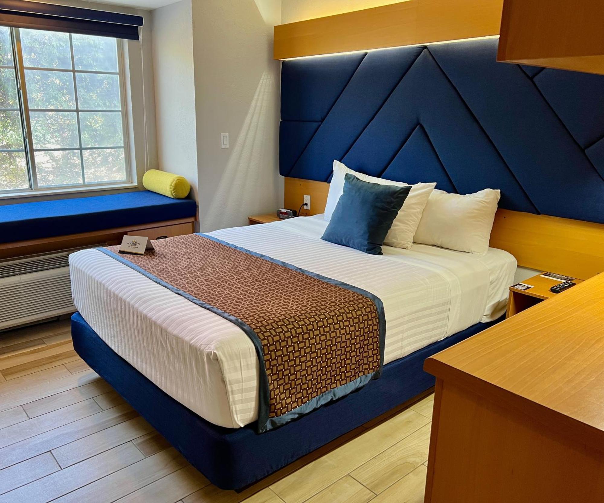Microtel & By Wyndham Hotel 3*