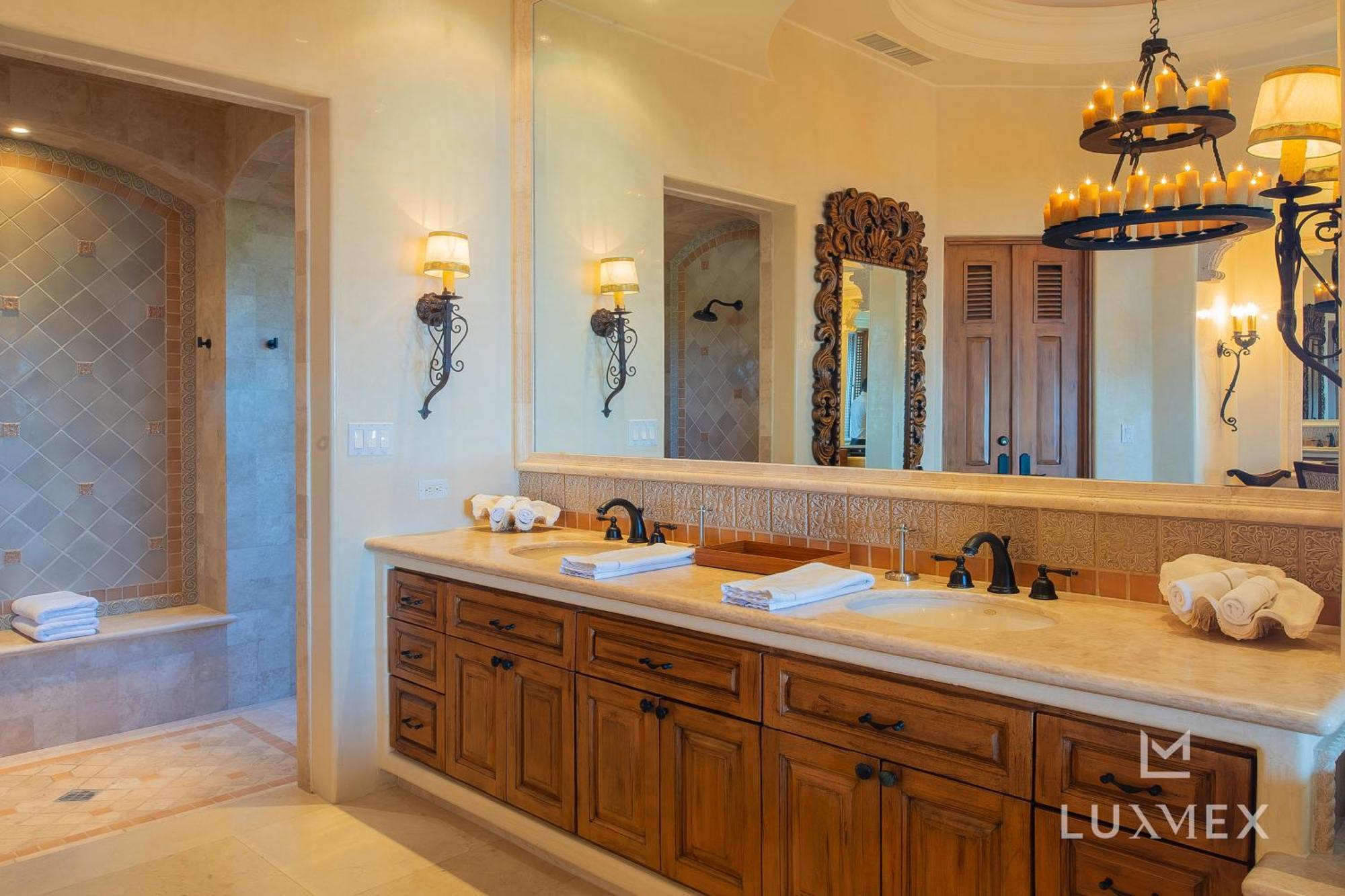 Villa Two Neighboring Fully Staffed In Del Mar, Swimmable Beach!