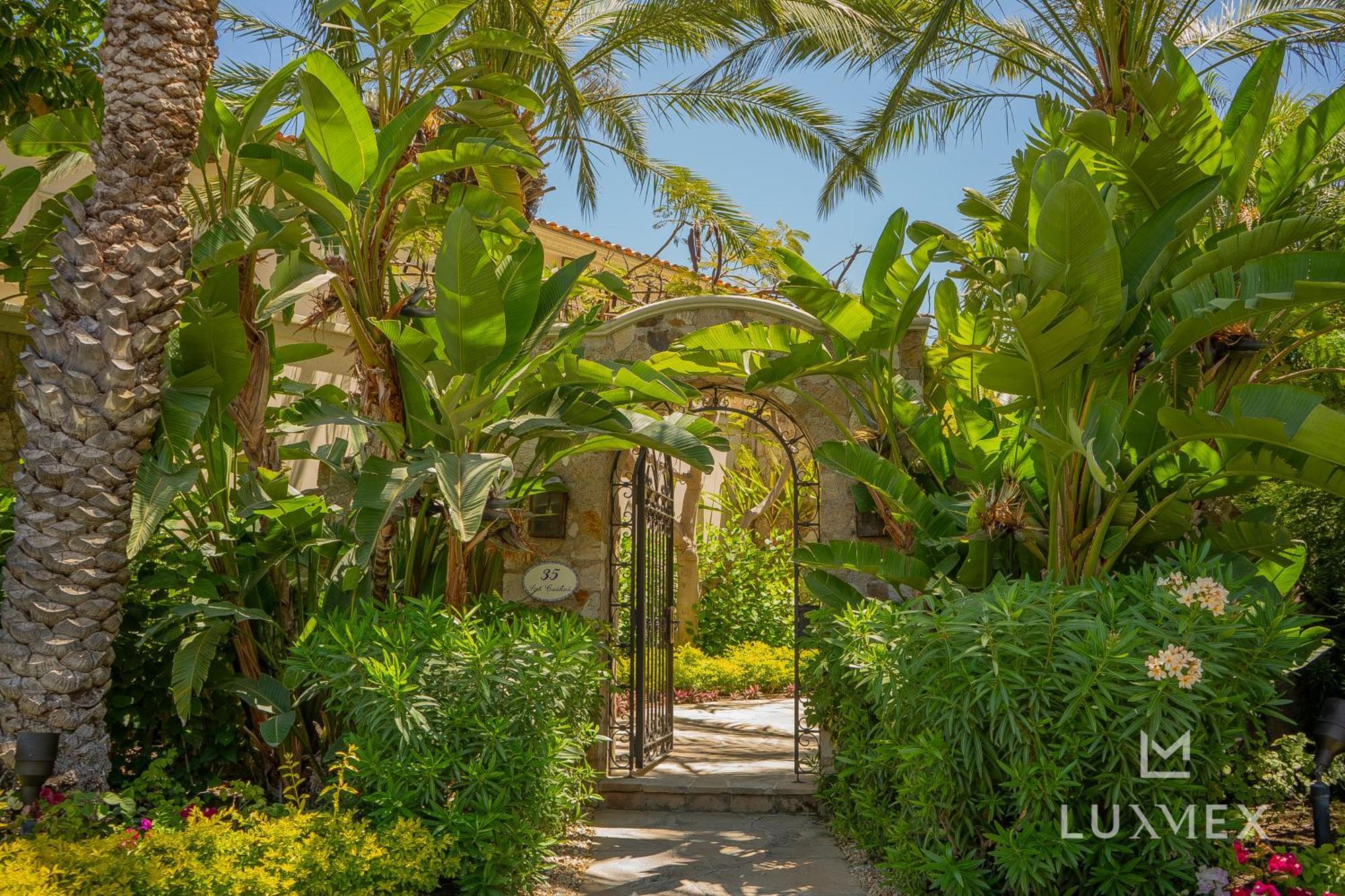 Two Neighboring Fully Staffed In Del Mar, Swimmable Beach! Villa San Jose del Cabo
