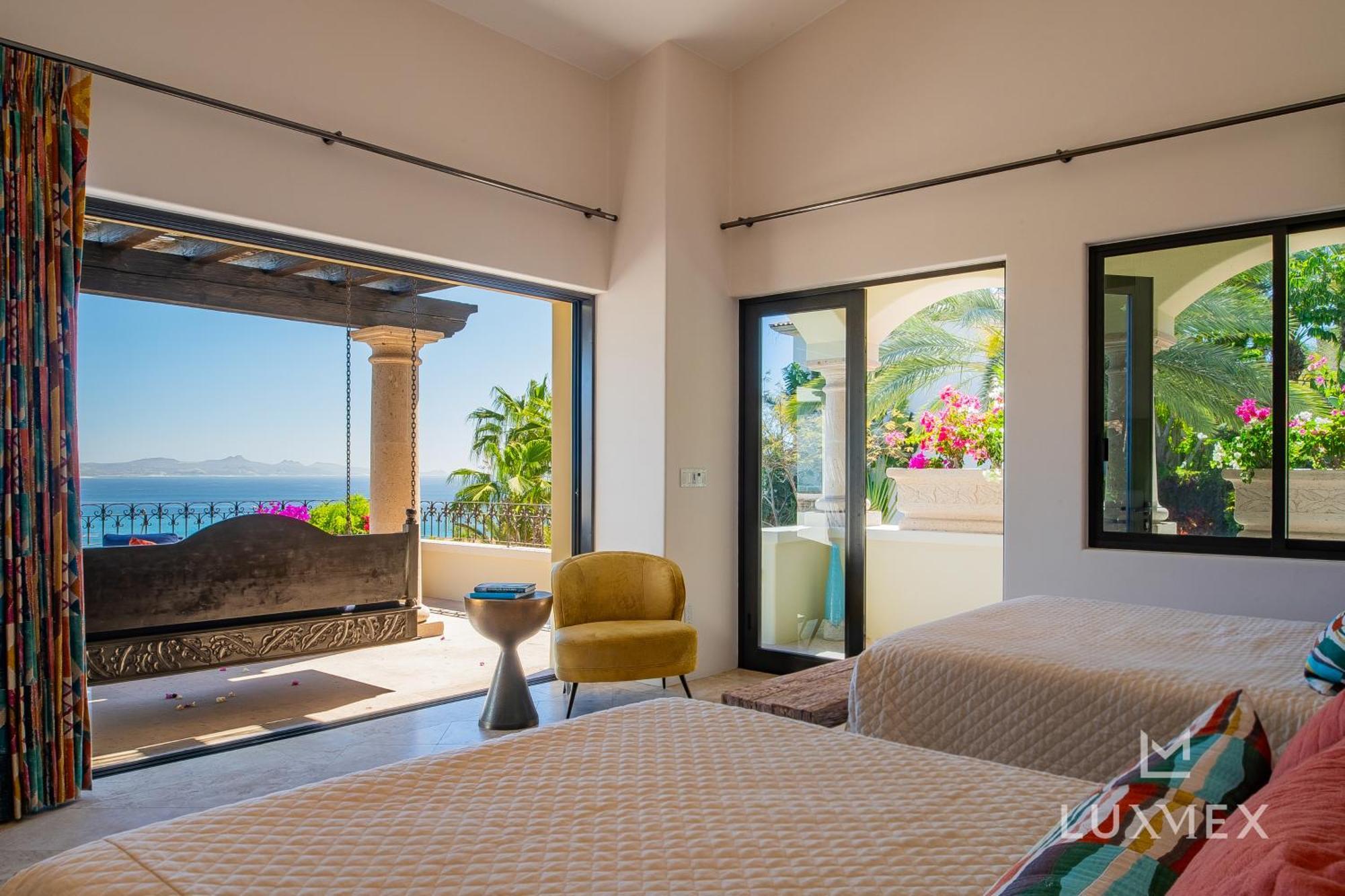 Villa Two Neighboring Fully Staffed In Del Mar, Swimmable Beach!