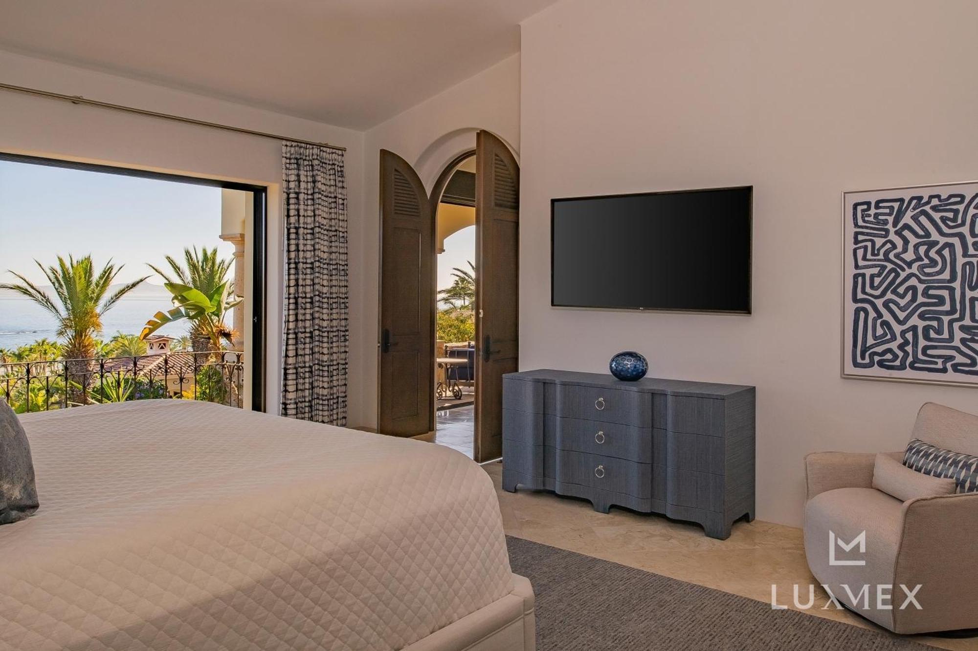 Two Neighboring Fully Staffed In Del Mar, Swimmable Beach! *