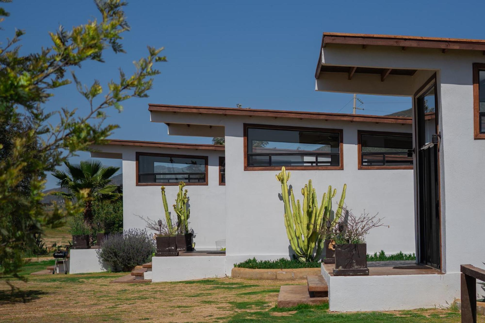 Villa Victoria, *