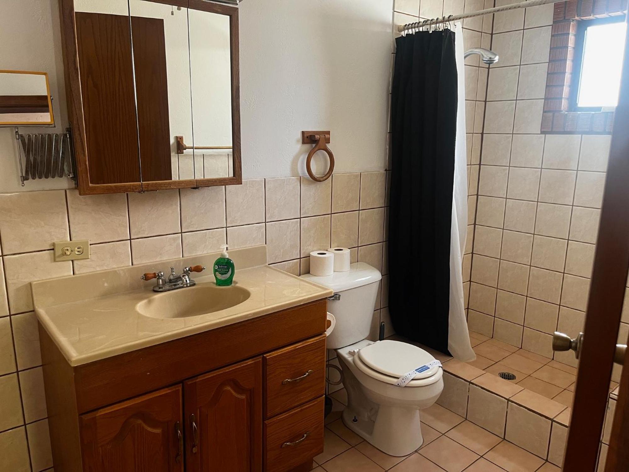 Casa De Al Lado - 2 Bedroom House W/ Bonus Bunkhouse! Holiday home