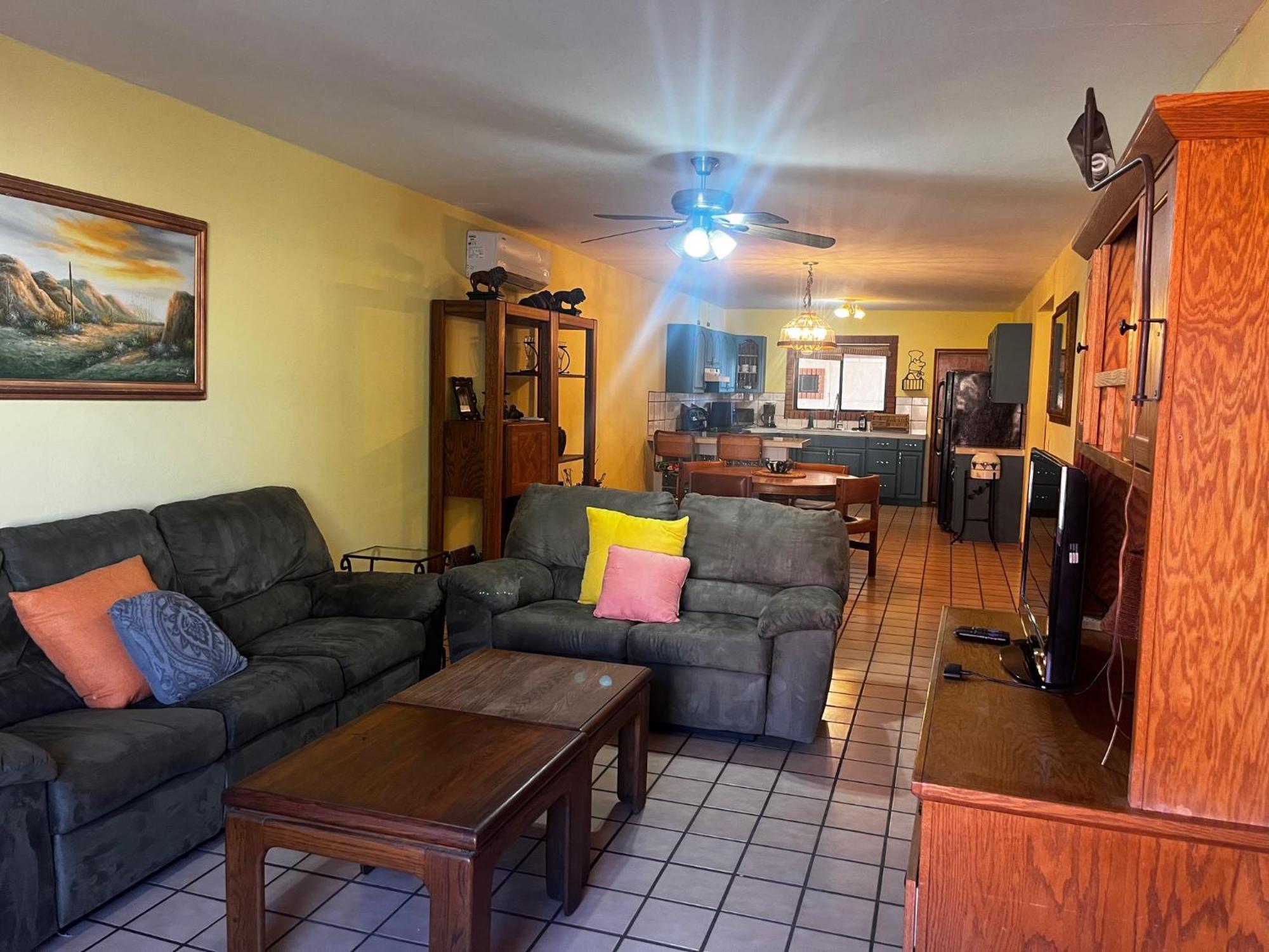 Casa De Al Lado - 2 Bedroom House W/ Bonus Bunkhouse! Holiday home
