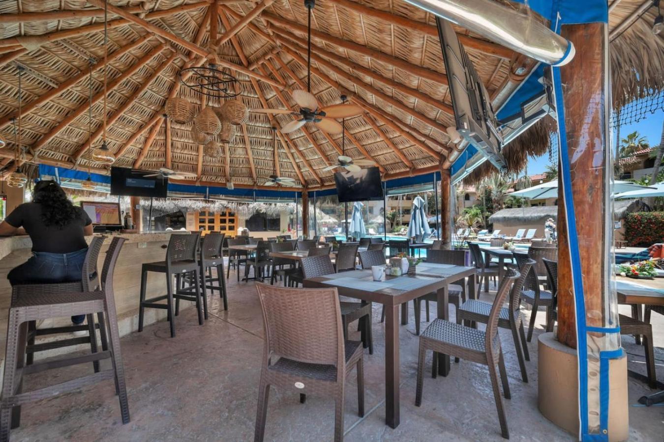 Holiday home 2 Min Walk To Medano Beach-marina Huge Pool Cozy
