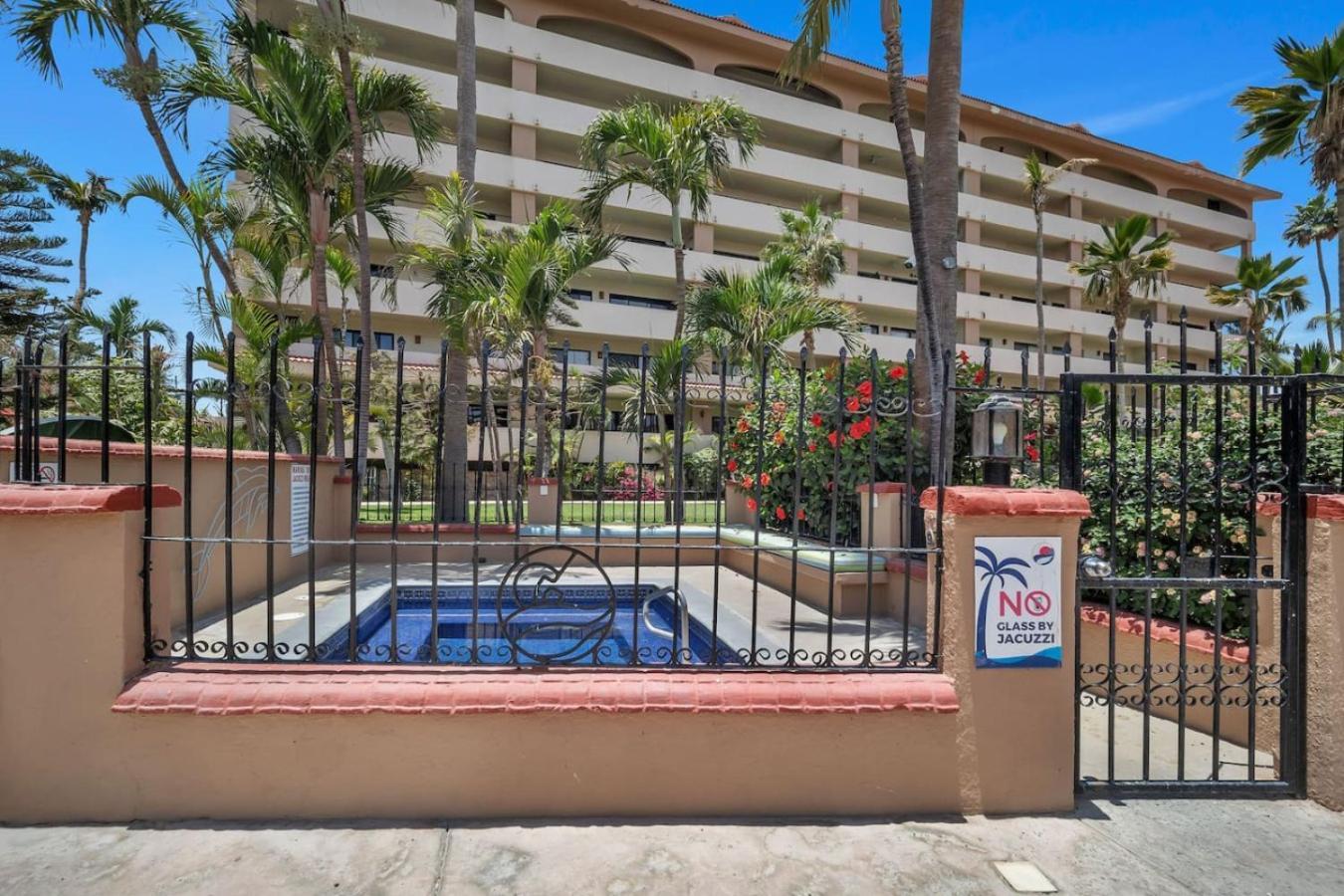 Holiday home 2 Min Walk To Medano Beach-marina Huge Pool Cozy Cabo San Lucas
