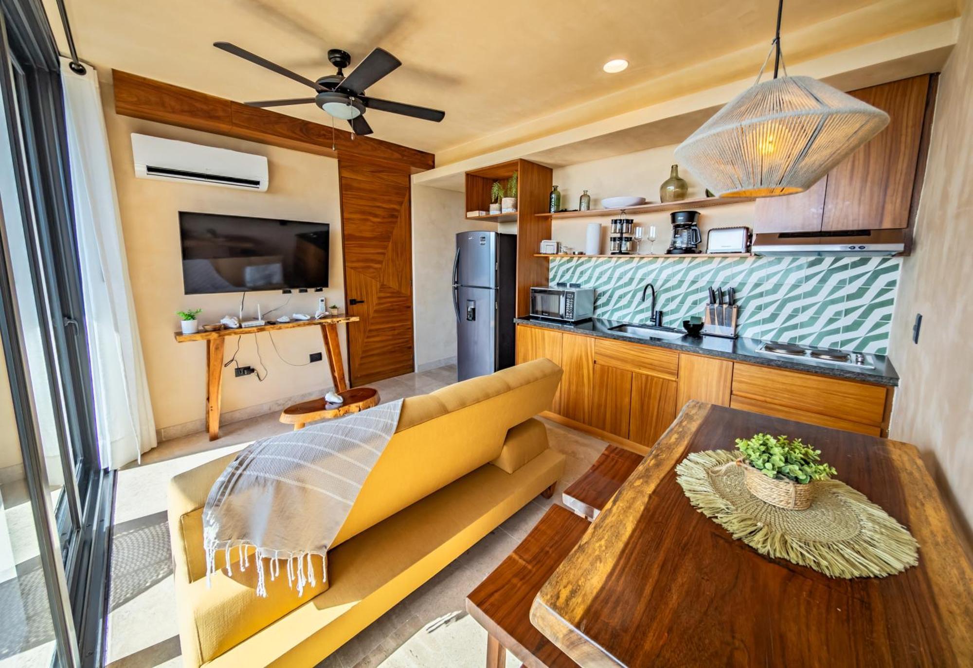 New Modern 1bdr - Access