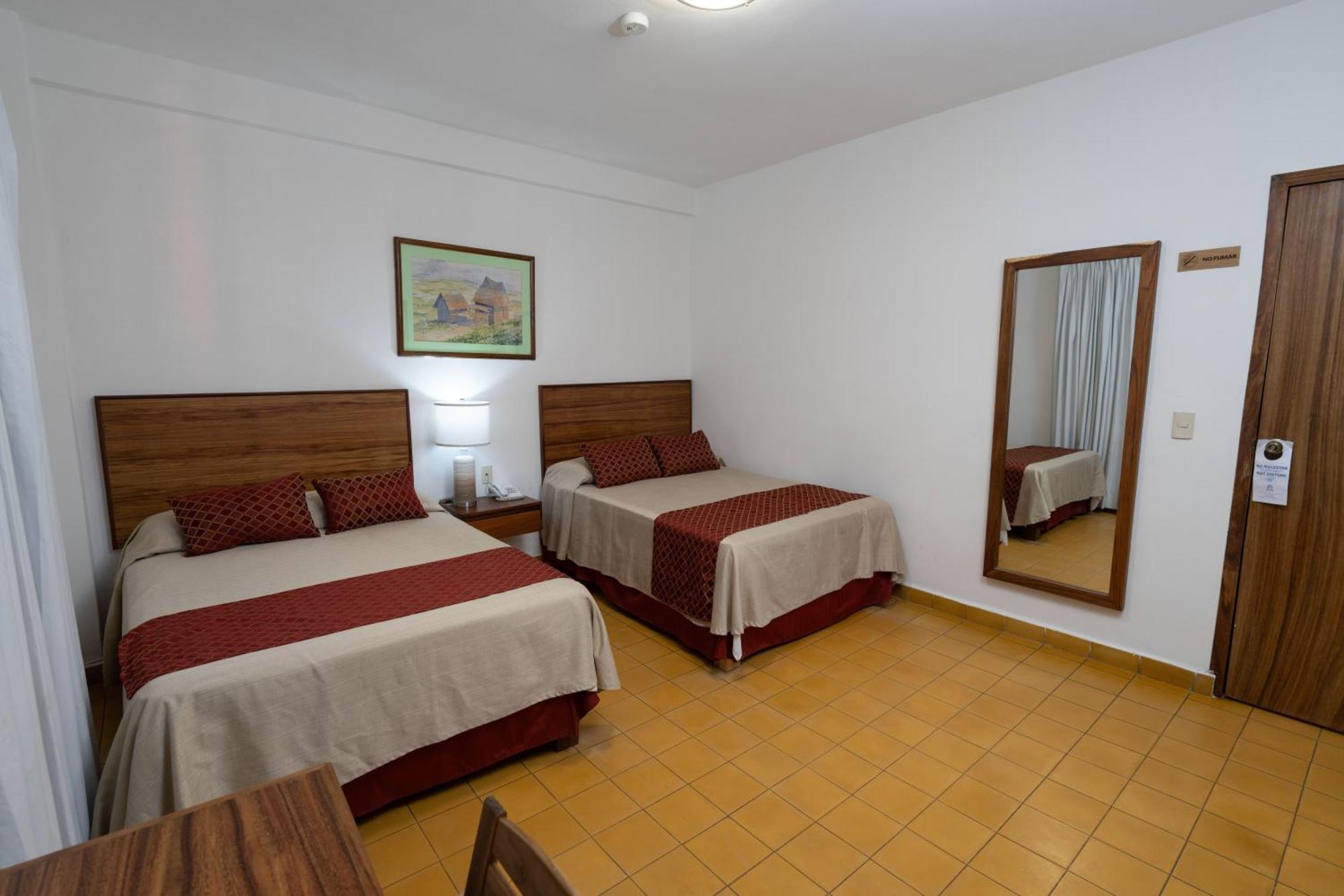 Hotel Encino Malecon Centro 3*