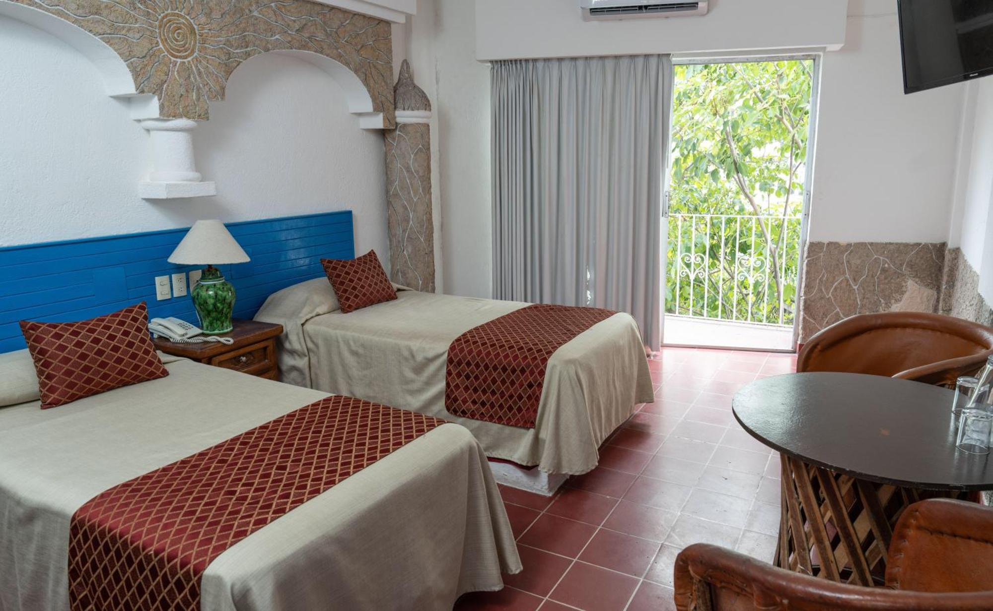 Hotel Encino Malecon Centro 3*