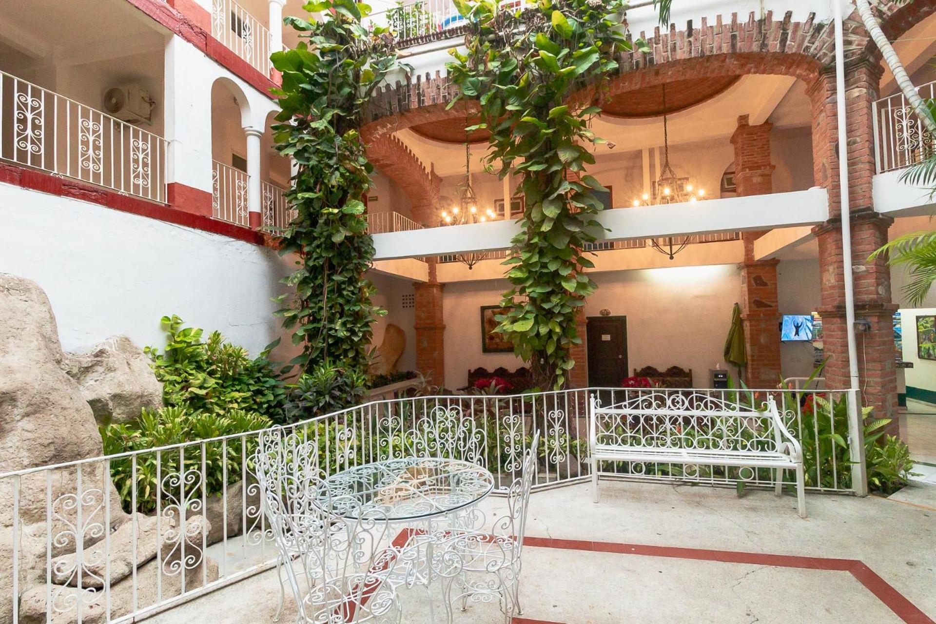 Hotel Encino Malecon Centro 3*