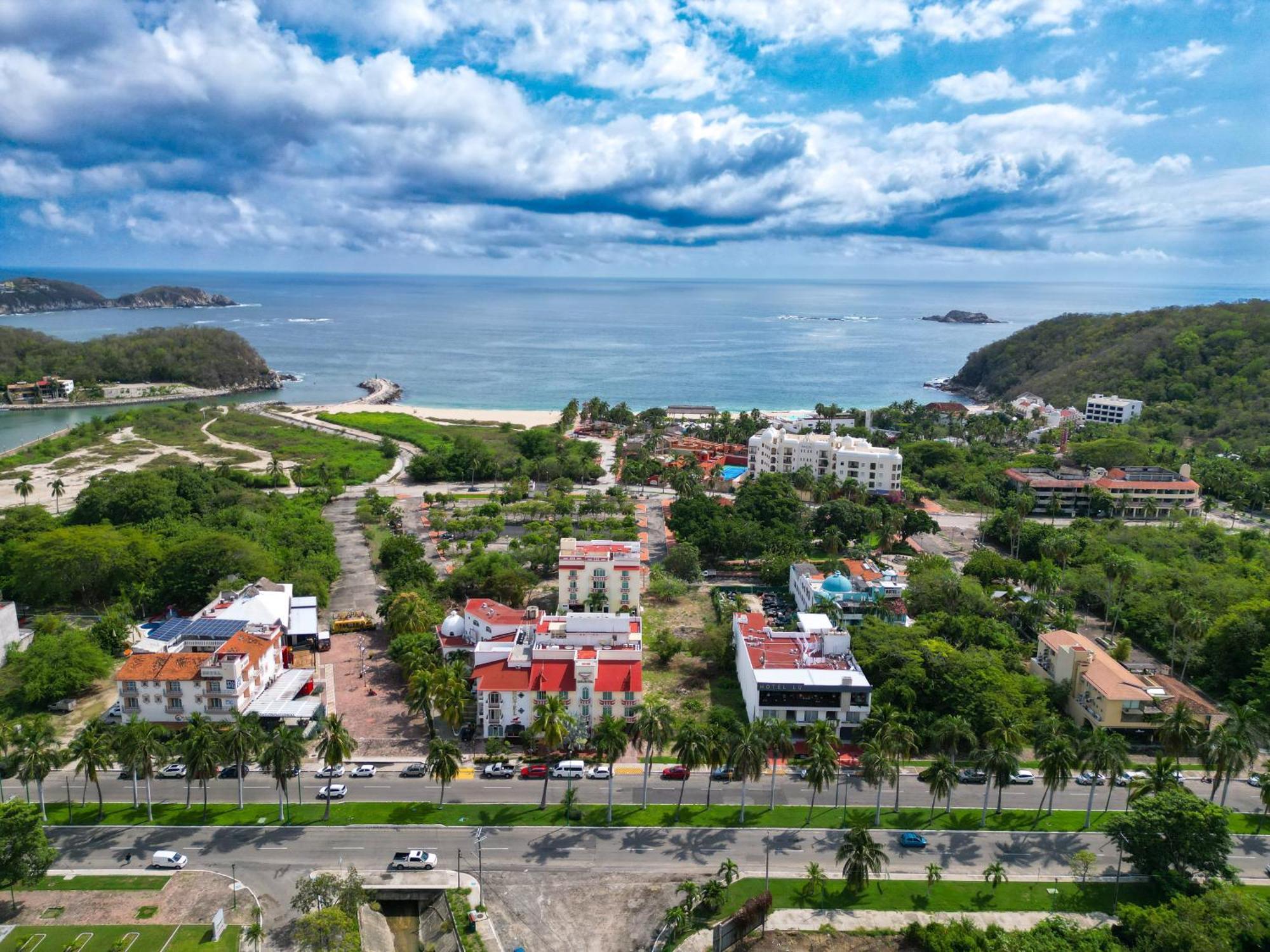 Casa Danna Huatulco Hotel 3*