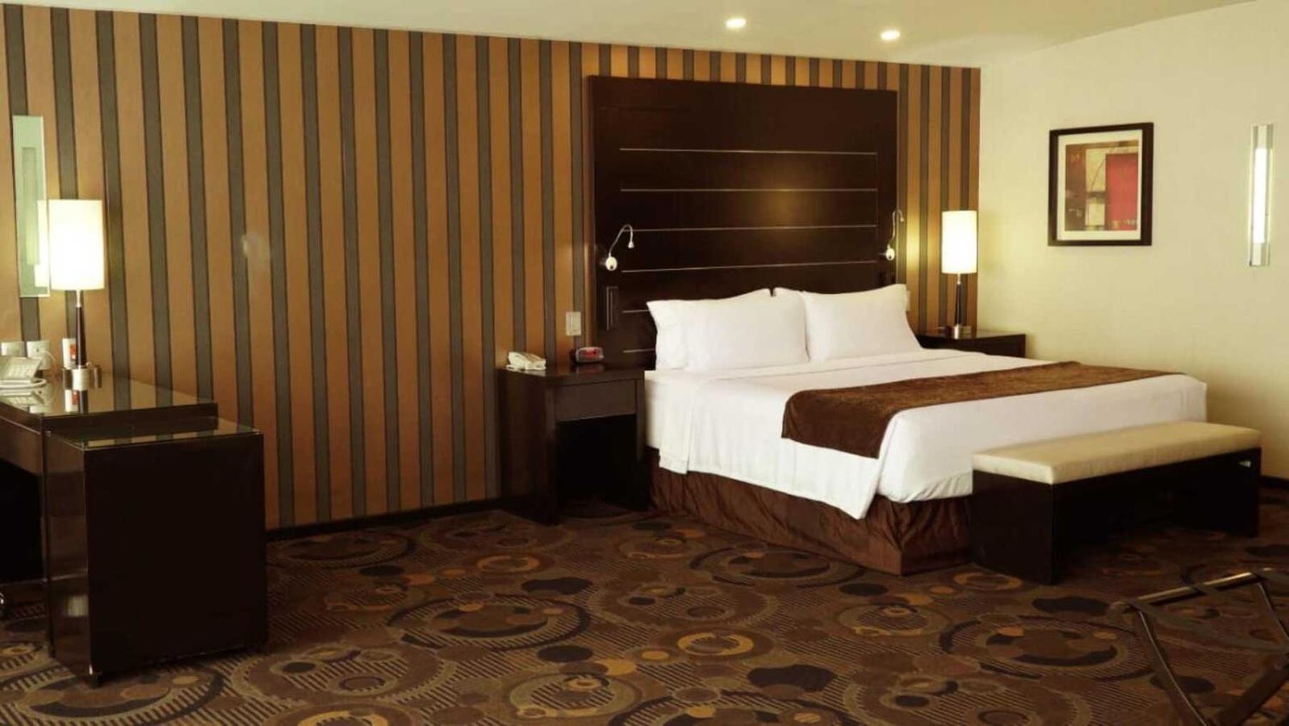 Crowne Plaza - Lancaster By Ihg Toluca